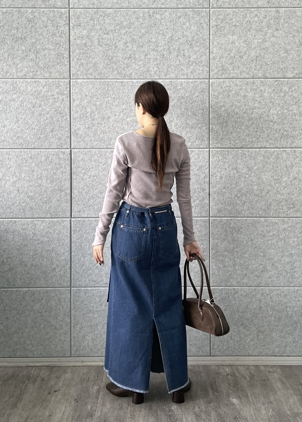 Renoさんの「INDIVI｜ストレートデニムスカート」を使ったコーディネート