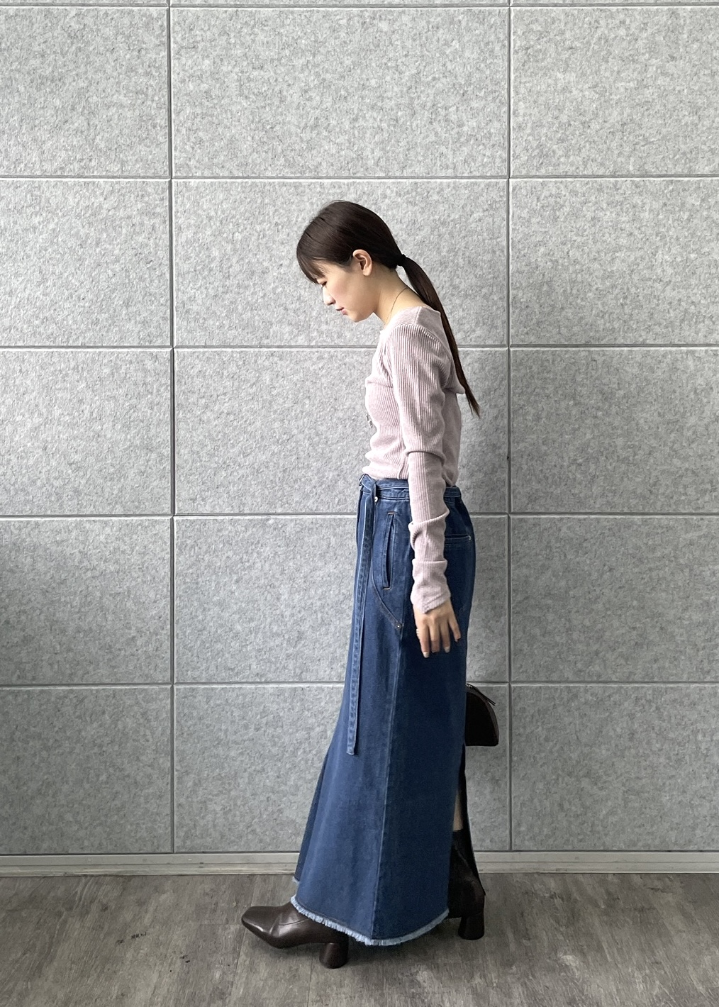 Renoさんの「INDIVI｜ストレートデニムスカート」を使ったコーディネート