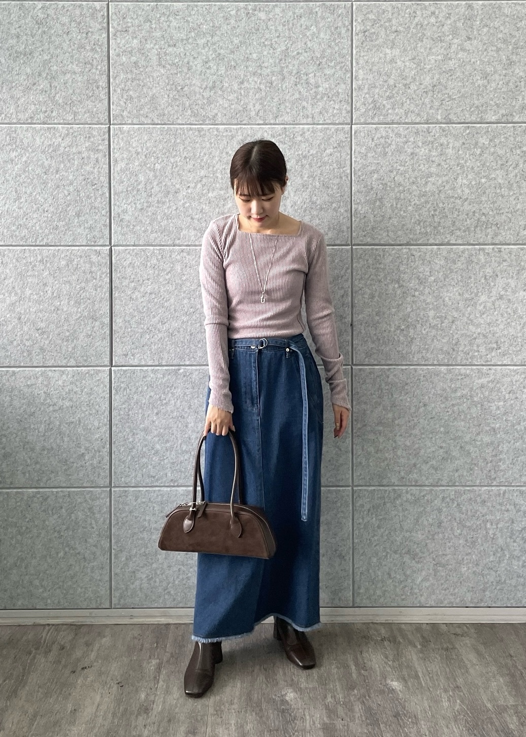 Renoさんの「INDIVI｜ストレートデニムスカート」を使ったコーディネート