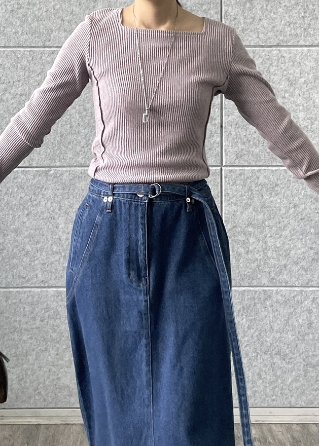 Renoさんの「INDIVI｜ストレートデニムスカート」を使ったコーディネート