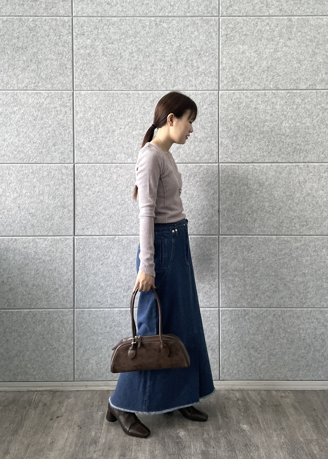 Renoさんの「INDIVI｜ストレートデニムスカート」を使ったコーディネート