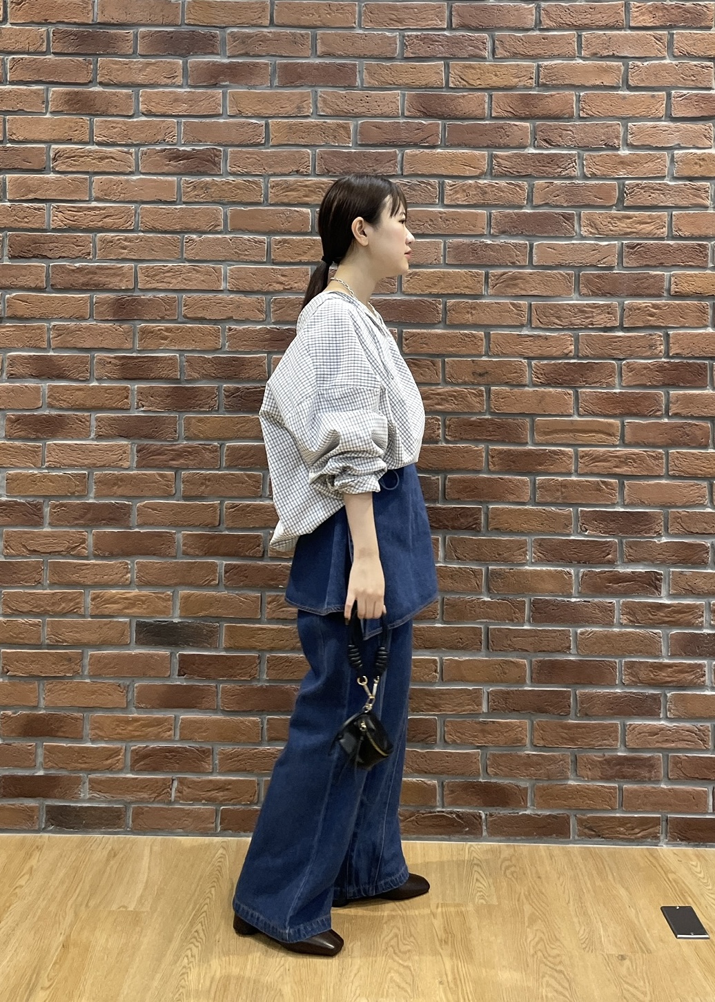 Renoさんの「INDIVI｜チェックフーディオーバーシャツ」を使ったコーディネート