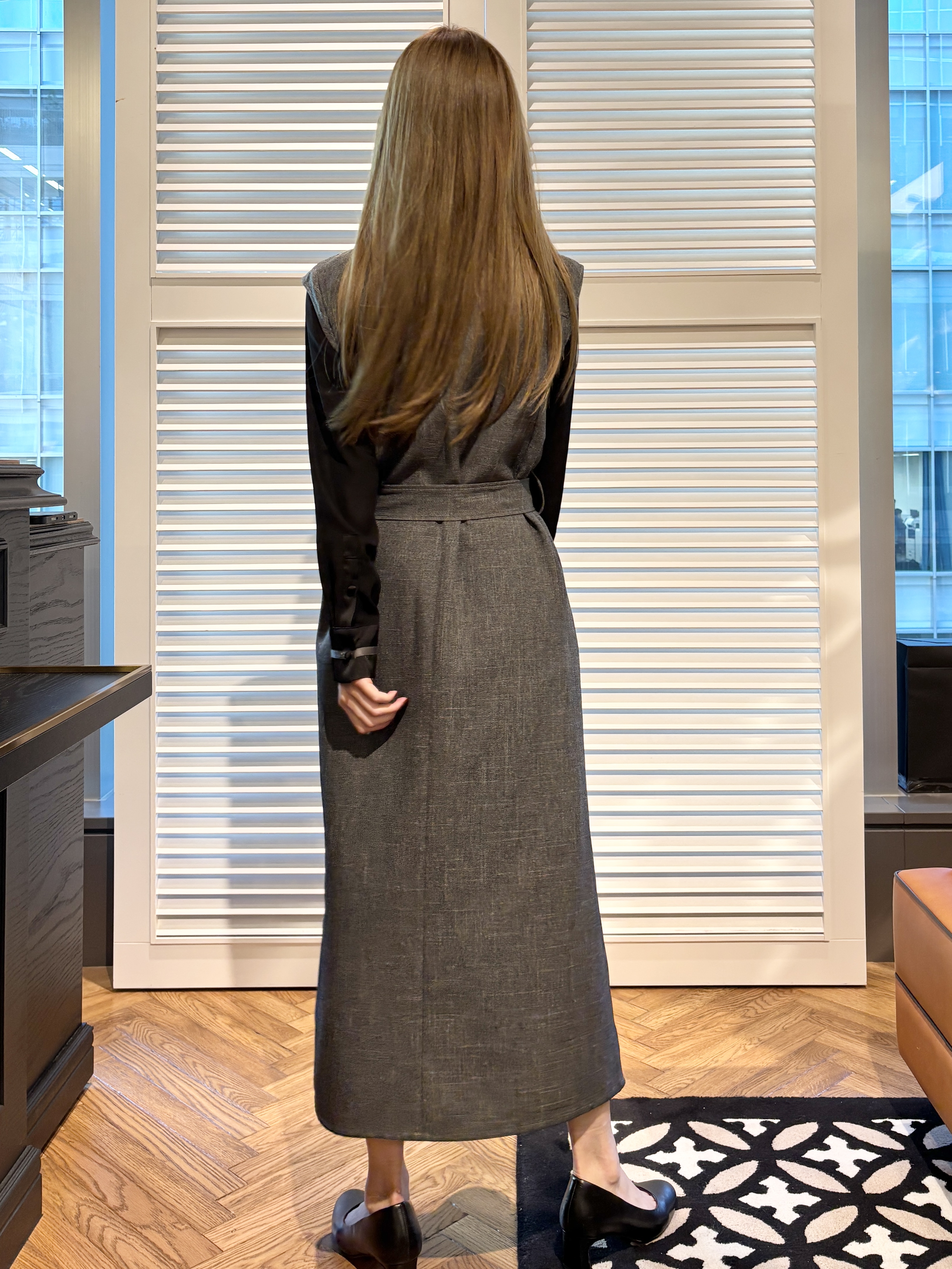 清水夏姫さんの「DRESSTERIOR｜オーバーラップサークル フリルカラーボウタイブラウス」を使ったコーディネート