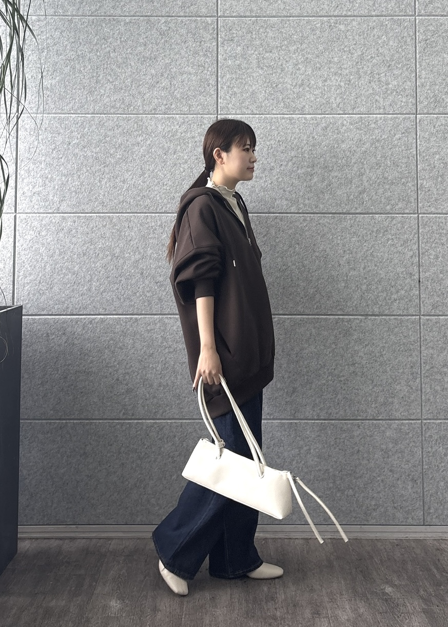 Renoさんの「INDIVI｜ダンボールパーカー」を使ったコーディネート