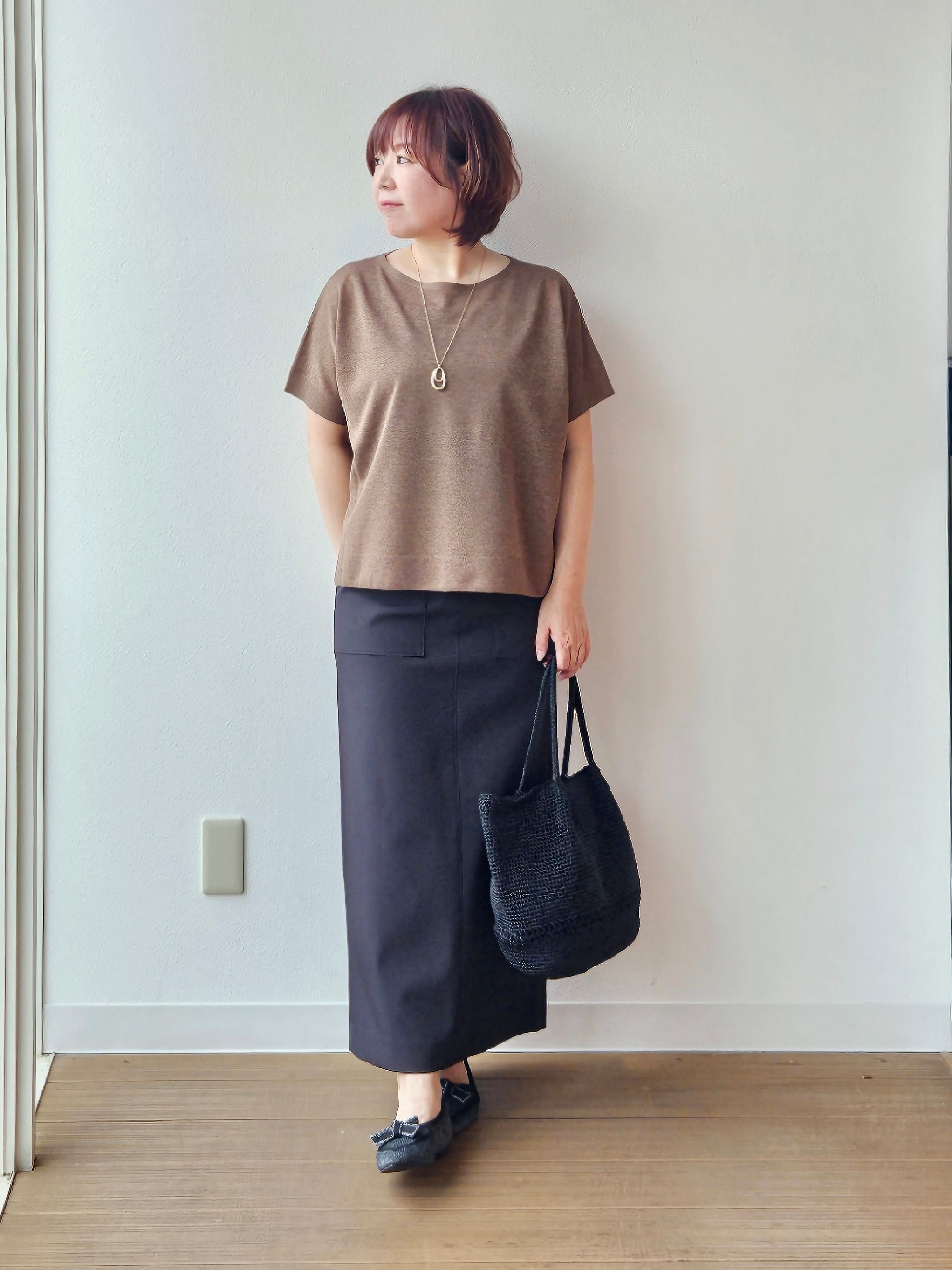やじまさんの「UNTITLED｜【アンサンブル可/品のある透け感】Tシャツ風ニットトップス」を使ったコーディネート