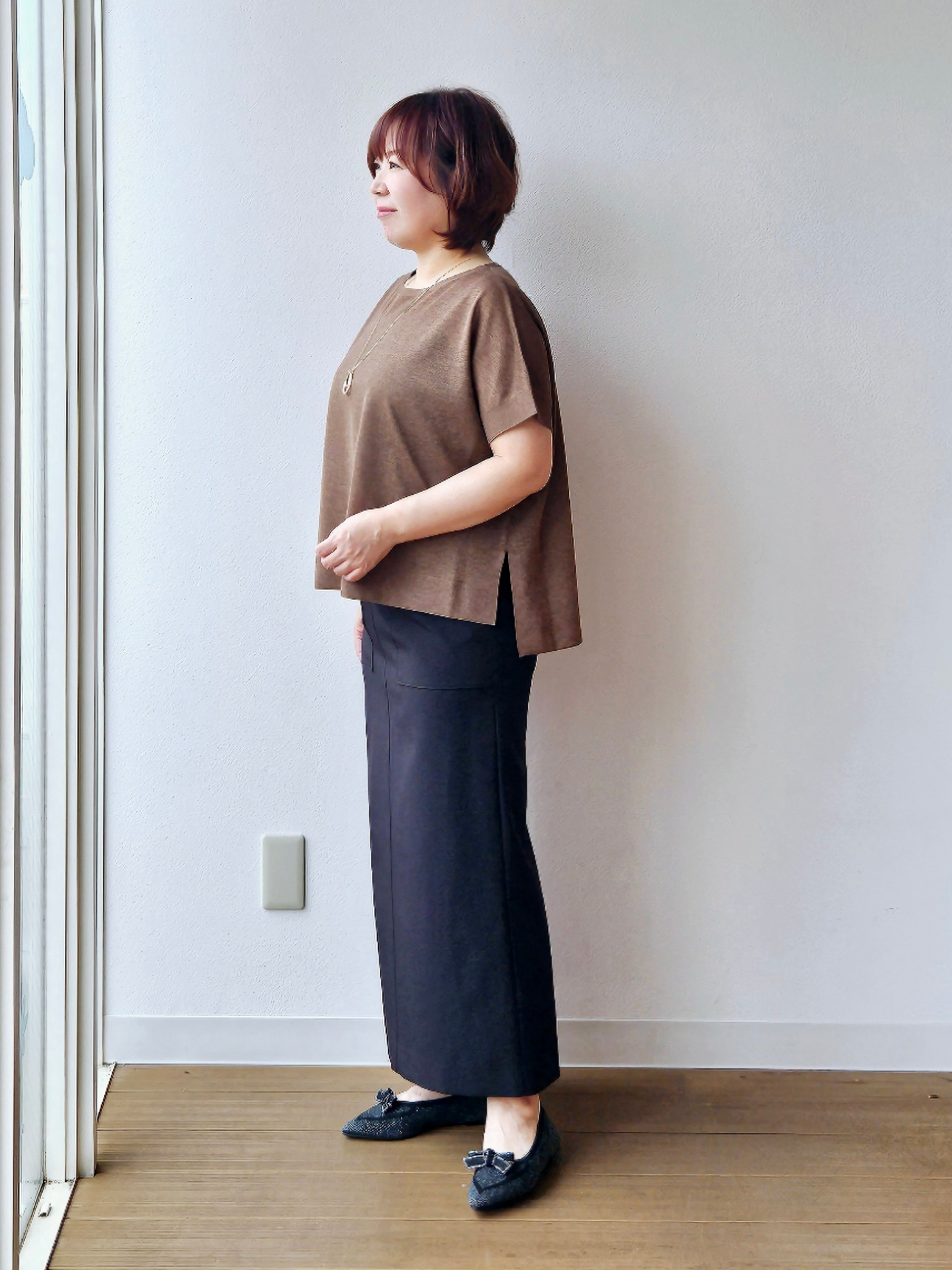 やじまさんの「UNTITLED｜【アンサンブル可/品のある透け感】Tシャツ風ニットトップス」を使ったコーディネート