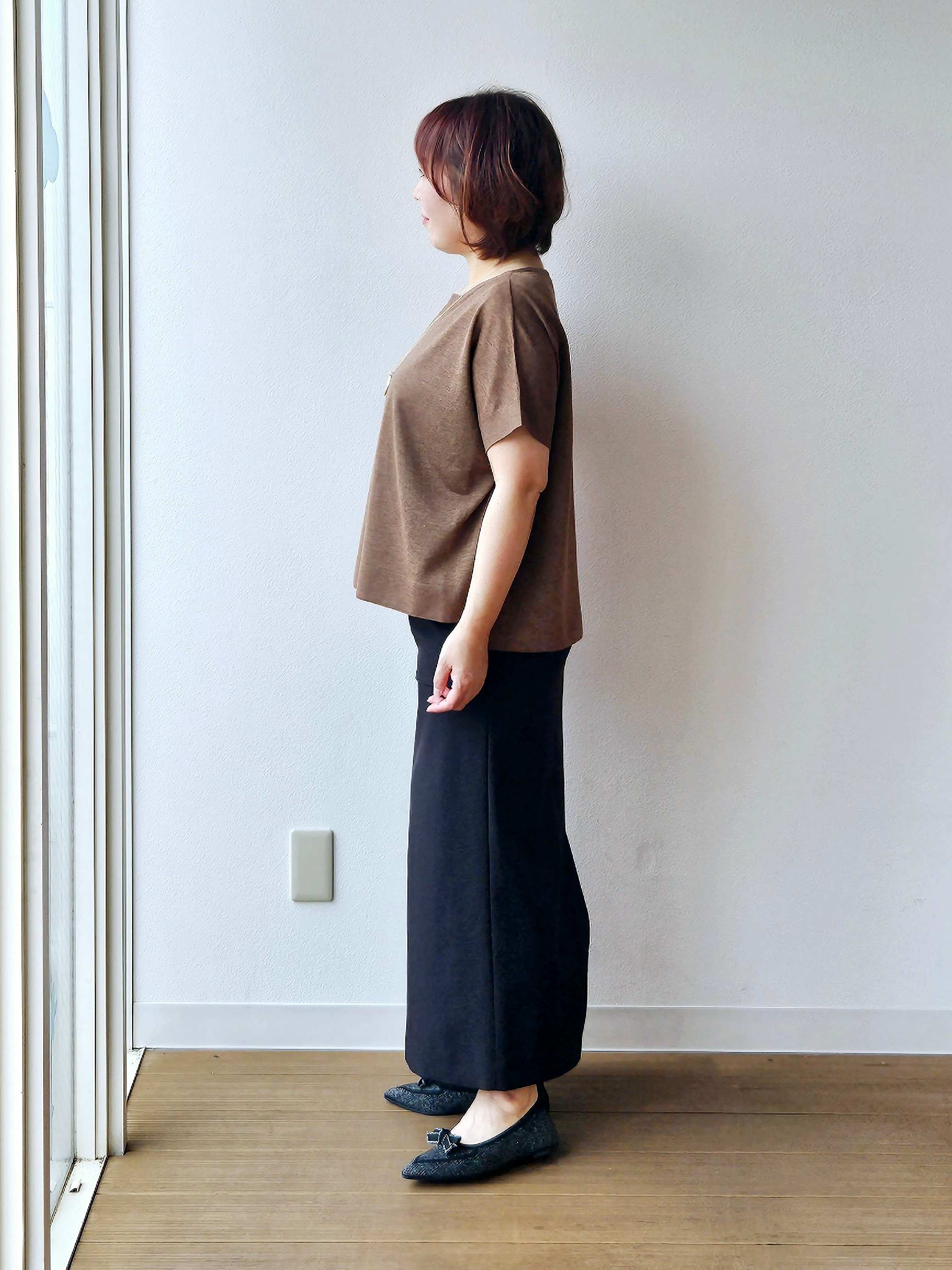 やじまさんの「UNTITLED｜【アンサンブル可/品のある透け感】Tシャツ風ニットトップス」を使ったコーディネート