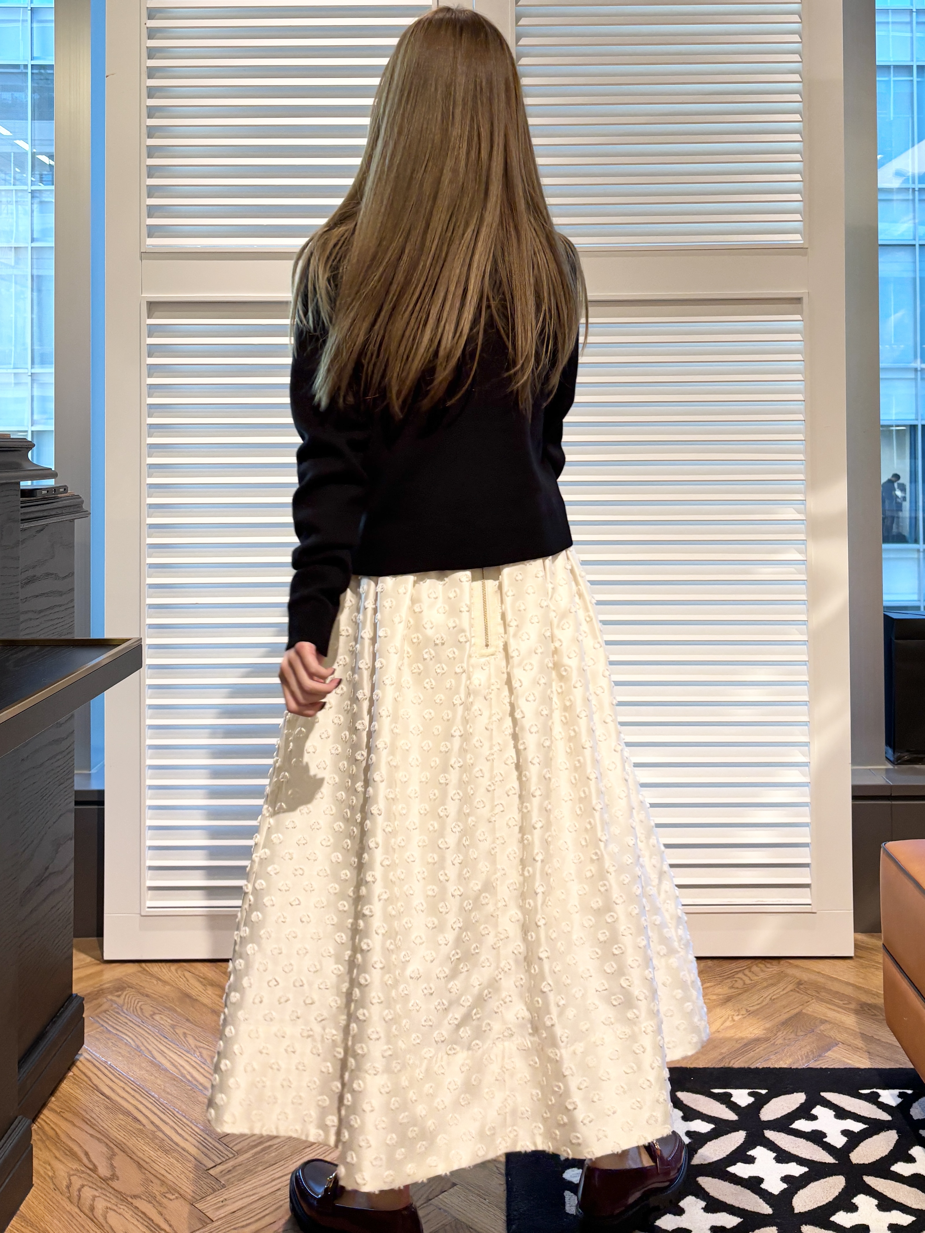 清水夏姫さんの「DRESSTERIOR｜オーバーラップサークル フリルカラーボウタイブラウス」を使ったコーディネート