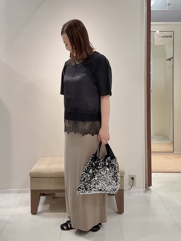 YUIさんの「UNTITLED｜【1枚でもセットでも】レースキャミ付きプルオーバー」を使ったコーディネート