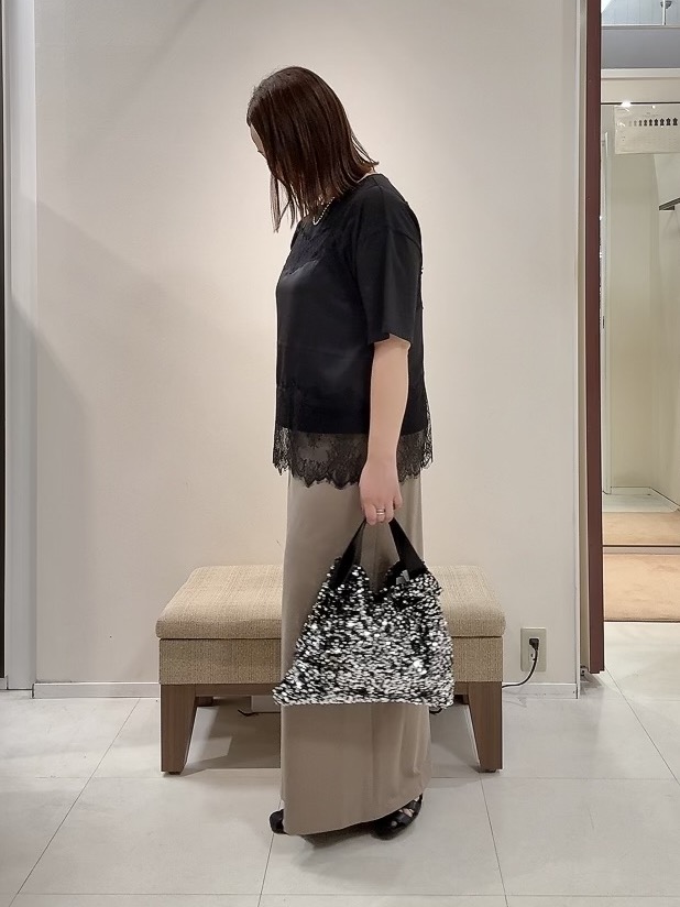 YUIさんの「UNTITLED｜【1枚でもセットでも】レースキャミ付きプルオーバー」を使ったコーディネート