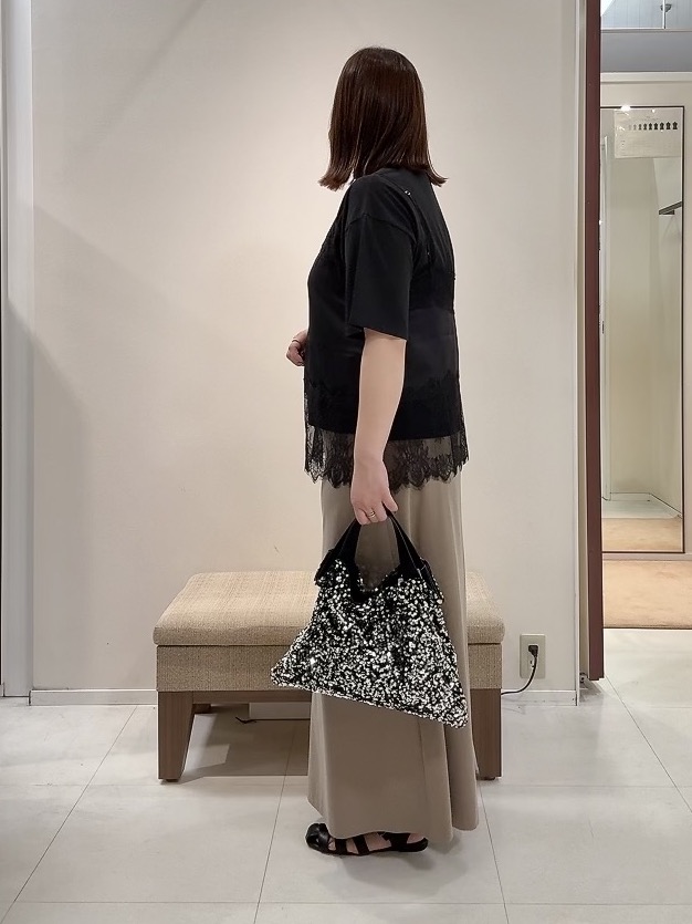 YUIさんの「UNTITLED｜【1枚でもセットでも】レースキャミ付きプルオーバー」を使ったコーディネート