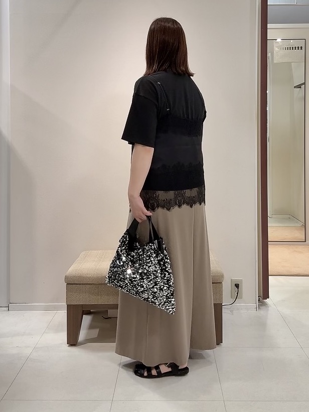 YUIさんの「UNTITLED｜【1枚でもセットでも】レースキャミ付きプルオーバー」を使ったコーディネート