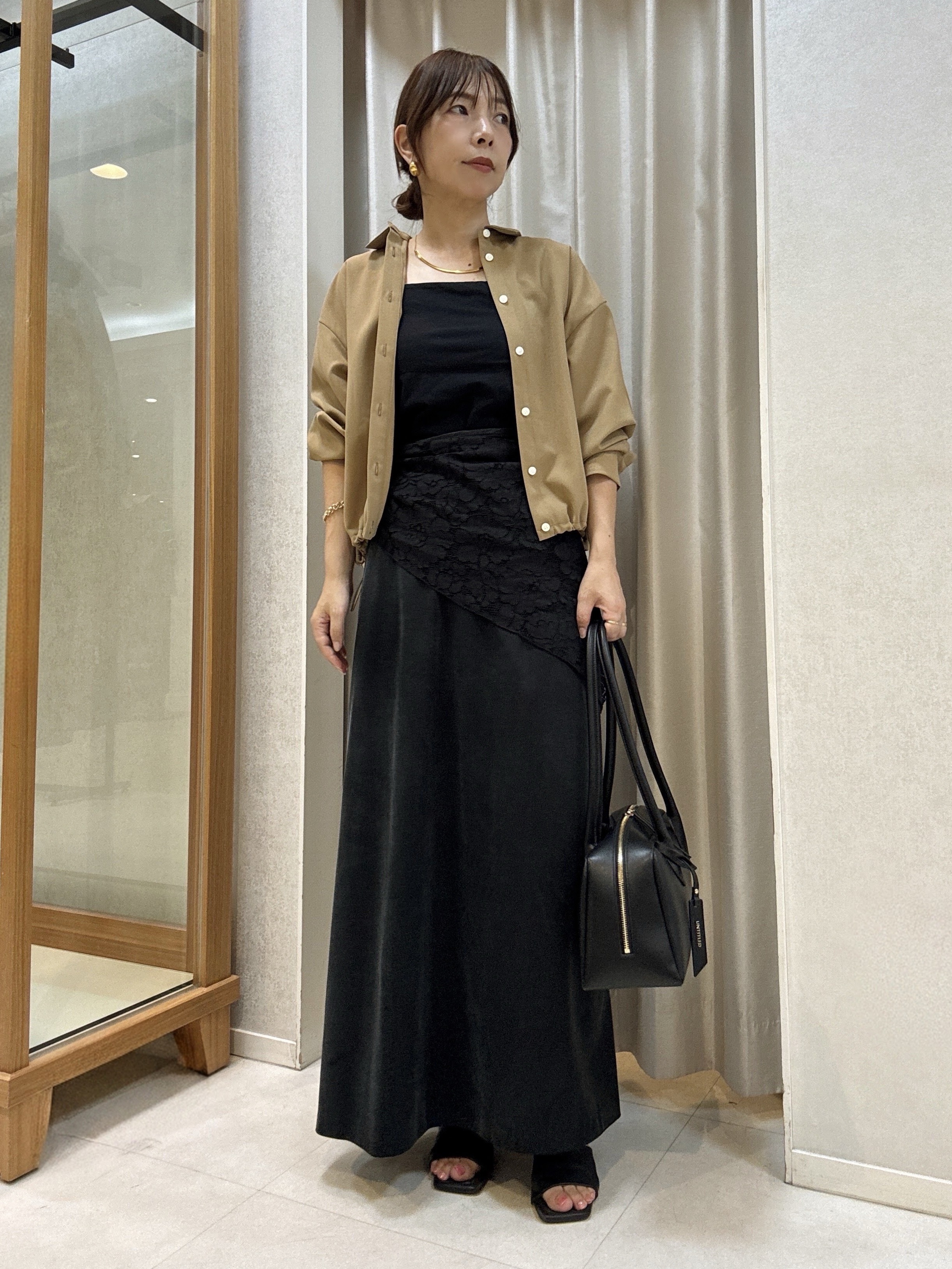tomoさんの「UNTITLED｜【秋羽織り/セットアップ可/UVカット】エアリークールドロストシャツ」を使ったコーディネート