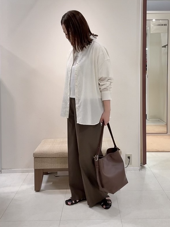 YUIさんの「UNTITLED｜◆【2WAY/マシンウォッシャブル】カシュクールデザインシャツ」を使ったコーディネート