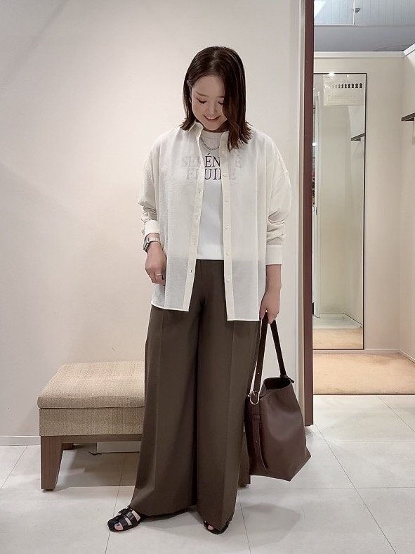 YUIさんの「UNTITLED｜◆【2WAY/マシンウォッシャブル】カシュクールデザインシャツ」を使ったコーディネート