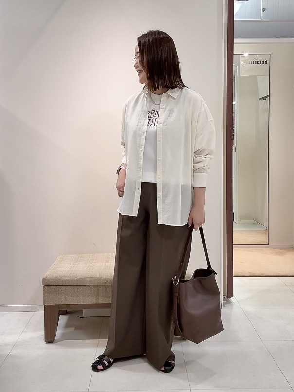 YUIさんの「UNTITLED｜◆【2WAY/マシンウォッシャブル】カシュクールデザインシャツ」を使ったコーディネート