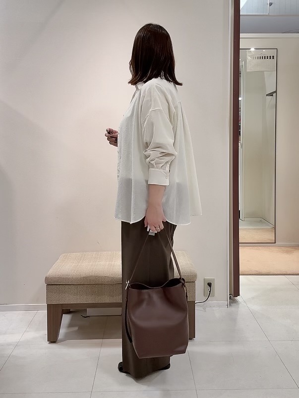 YUIさんの「UNTITLED｜◆【2WAY/マシンウォッシャブル】カシュクールデザインシャツ」を使ったコーディネート