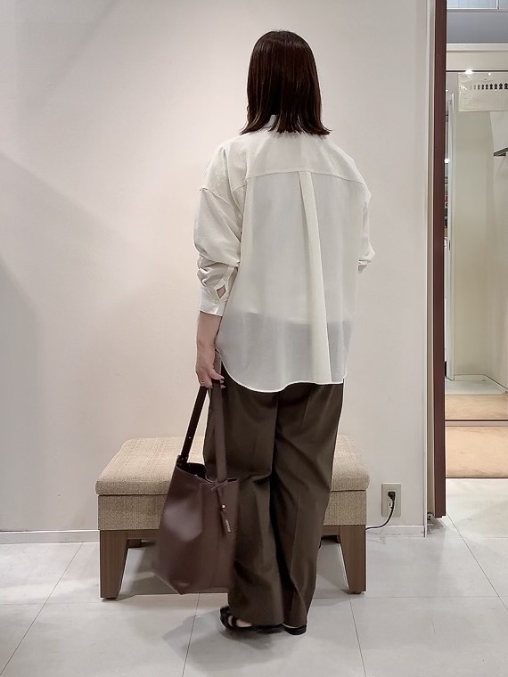 YUIさんの「UNTITLED｜◆【2WAY/マシンウォッシャブル】カシュクールデザインシャツ」を使ったコーディネート