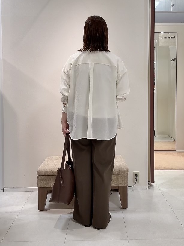 YUIさんの「UNTITLED｜◆【2WAY/マシンウォッシャブル】カシュクールデザインシャツ」を使ったコーディネート
