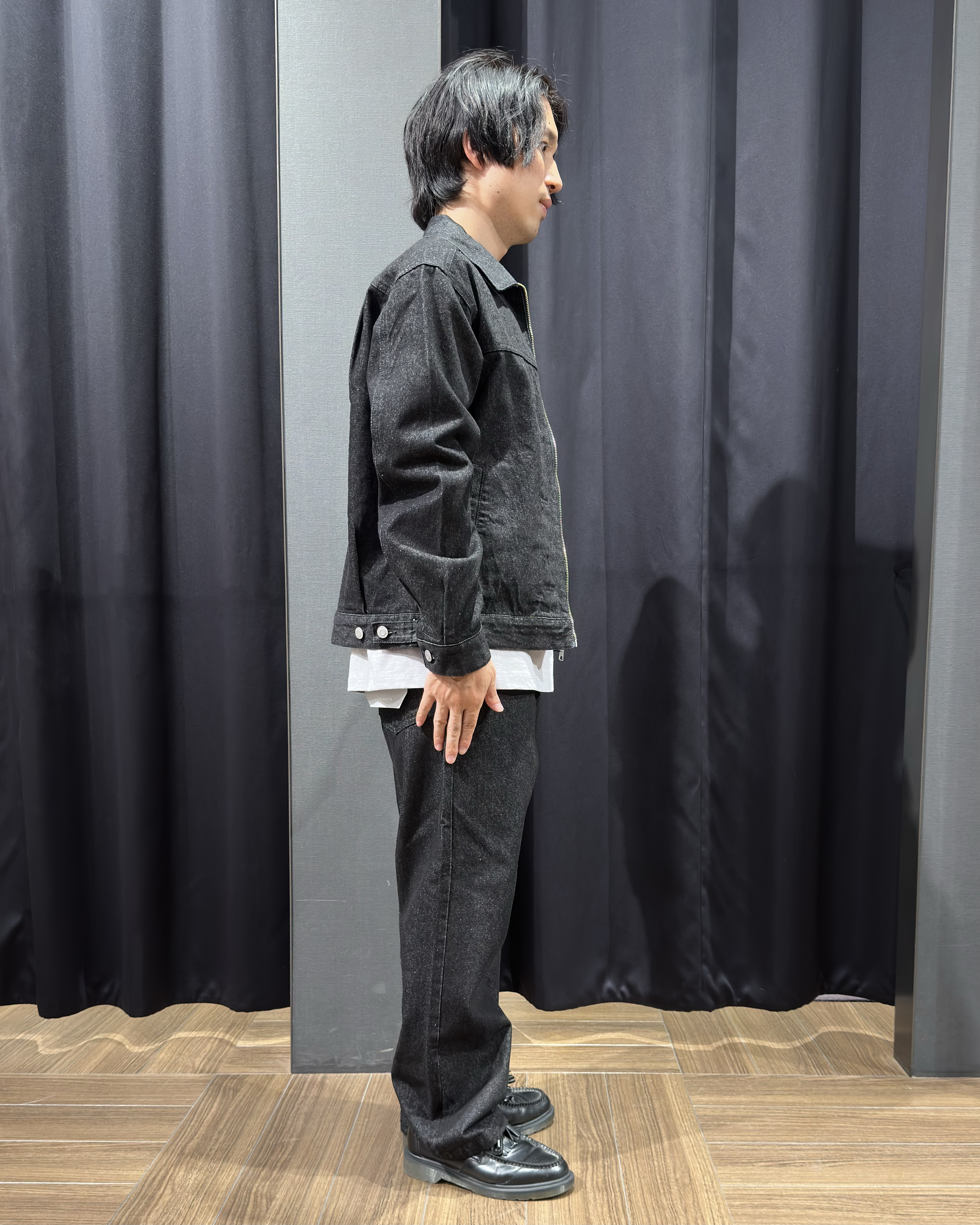 tomoyaさんの「THE SHOP TK｜【色落ちしにくい/セットアップ可】デニムライク ジップアップジャケット」を使ったコーディネート