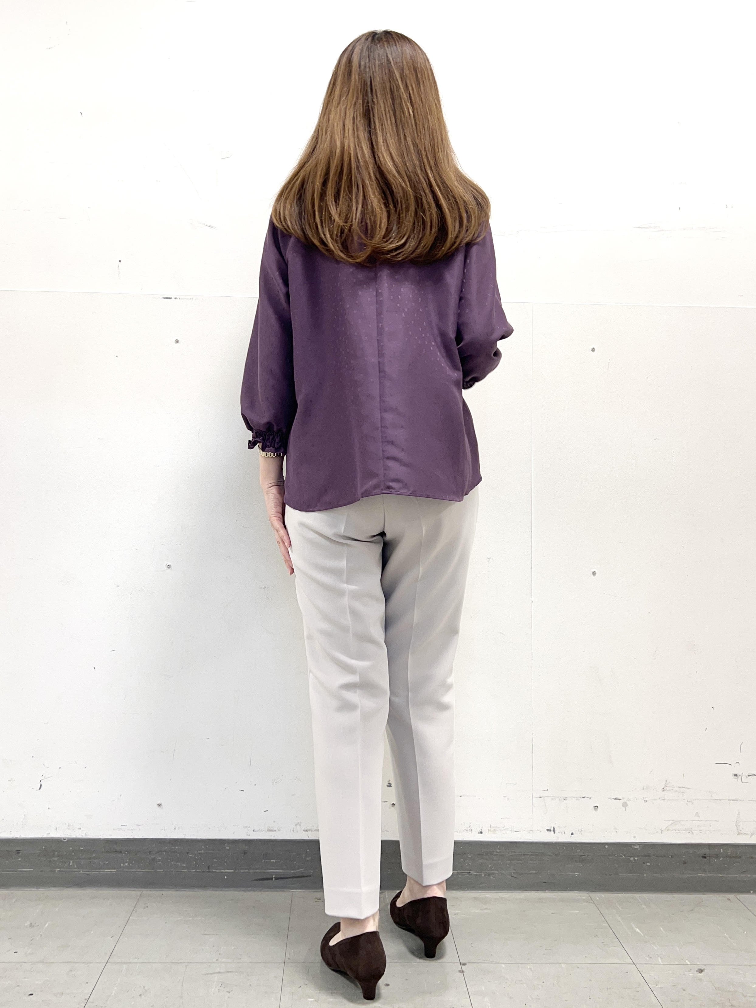 yuさんの「Reflect｜タックデザイン ラグランスリーブブラウス」を使ったコーディネート