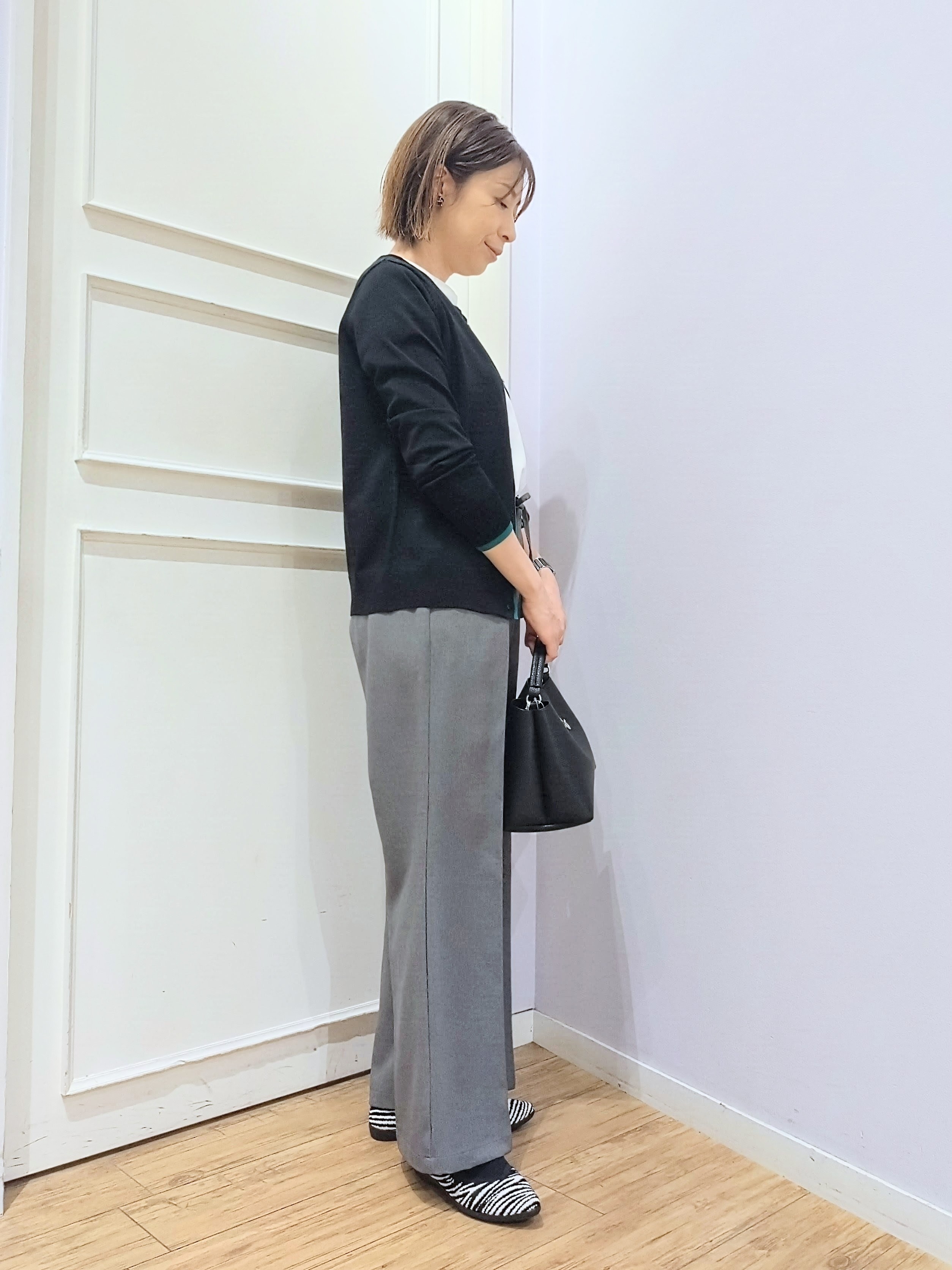 miomioさんの「SHOO･LA･RUE｜【S-LL/洗濯機可】レイヤード風でこなれ見え 配色カーディガン」を使ったコーディネート