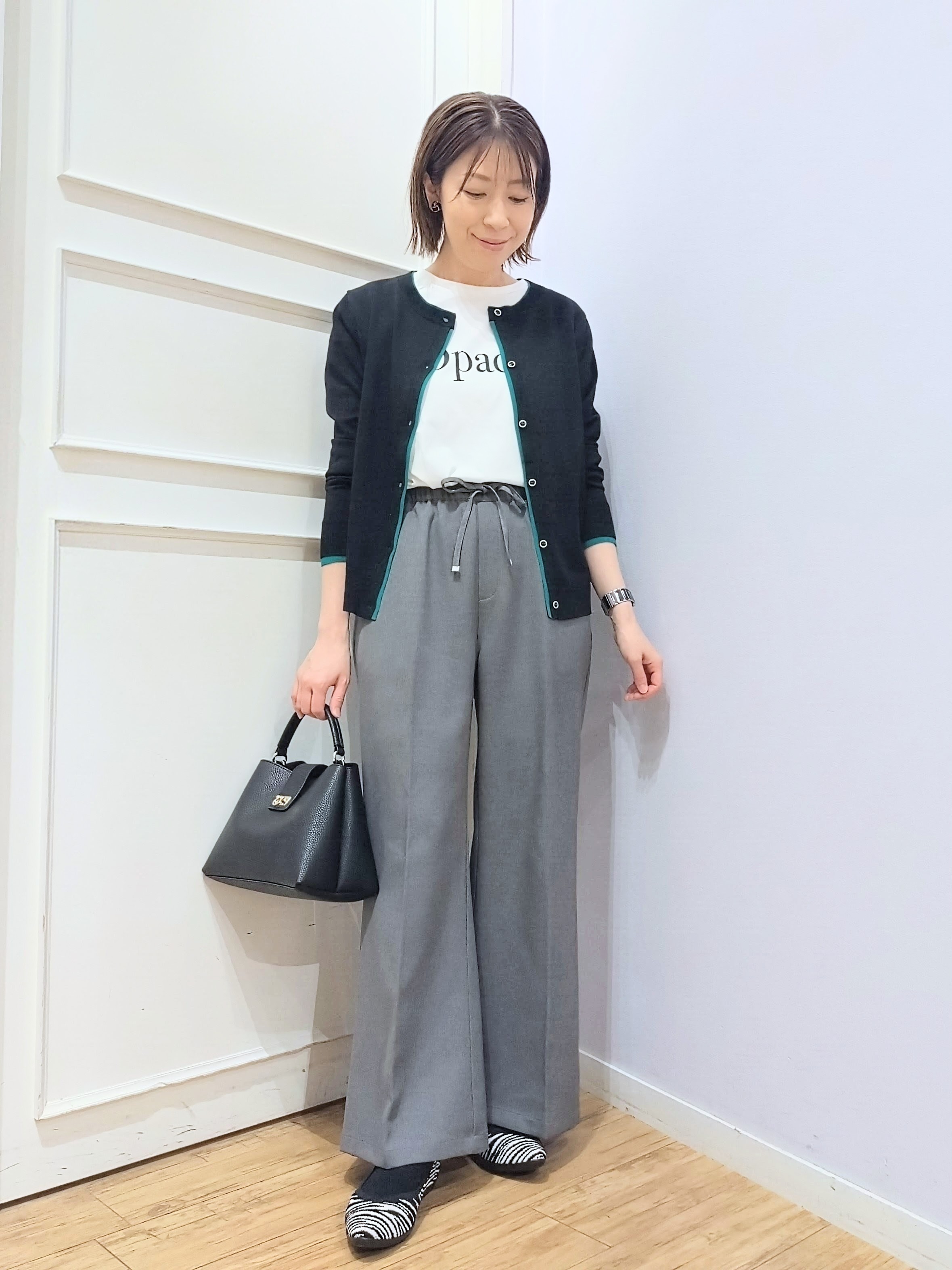 miomioさんの「SHOO･LA･RUE｜【S-LL/洗濯機可】レイヤード風でこなれ見え 配色カーディガン」を使ったコーディネート