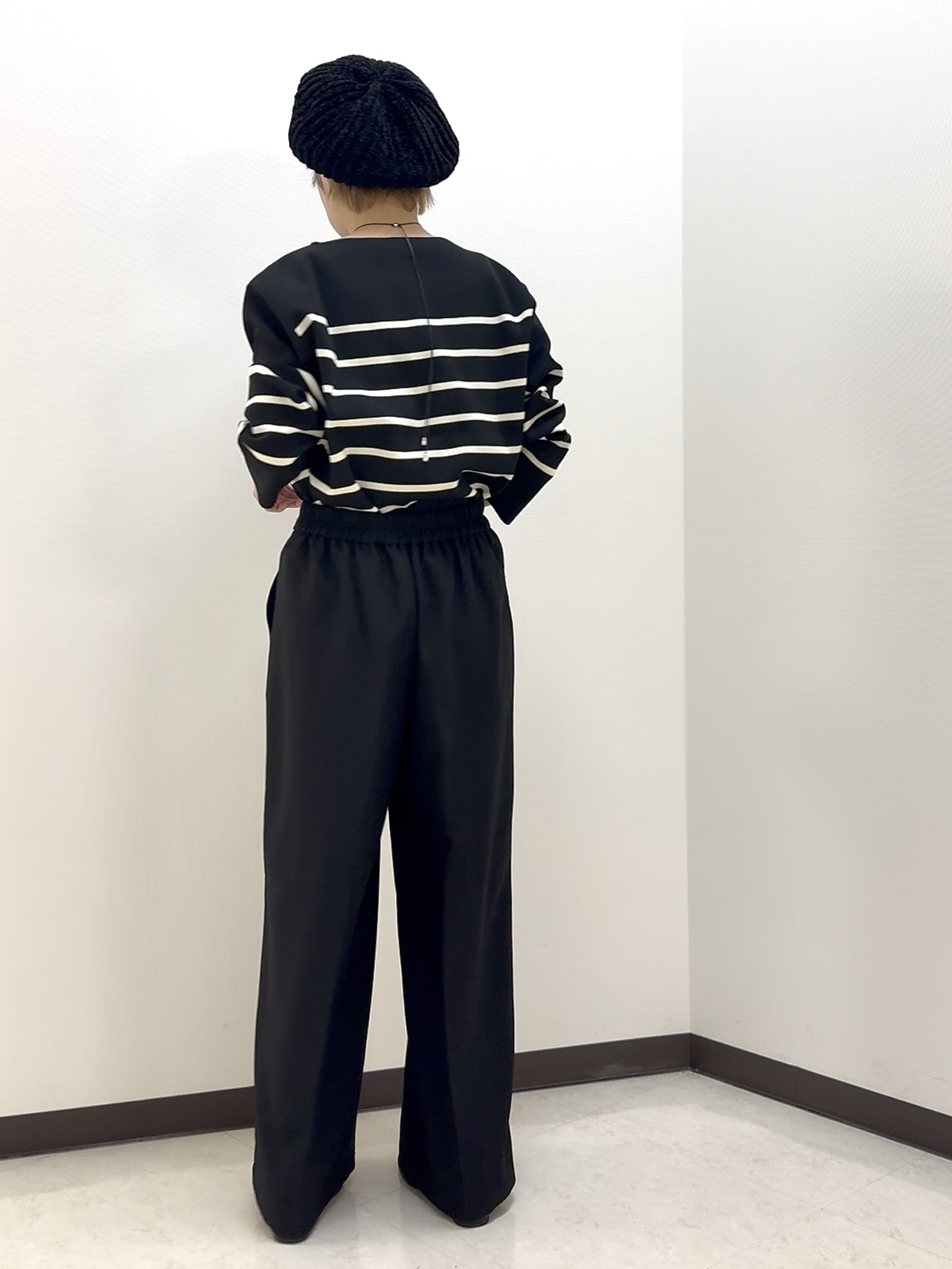 ちばみさんの「SHOO･LA･RUE｜【洗濯機可/S-LL】抜け感ある着こなしに 金ボタン付き スポンディッシュ クルーネックニット」を使ったコーディネート