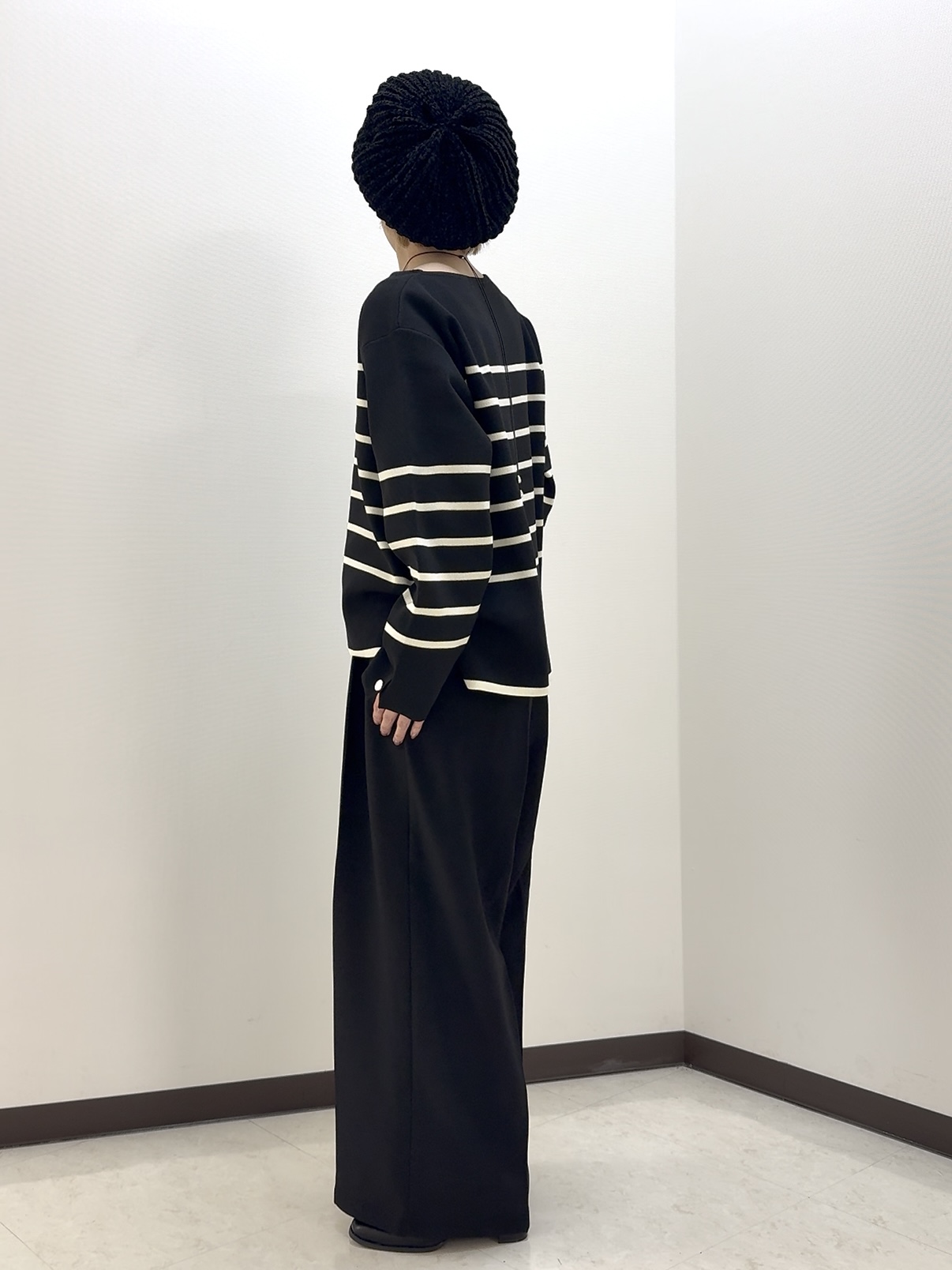 ちばみさんの「SHOO･LA･RUE｜【洗濯機可/S-LL】抜け感ある着こなしに 金ボタン付き スポンディッシュ クルーネックニット」を使ったコーディネート