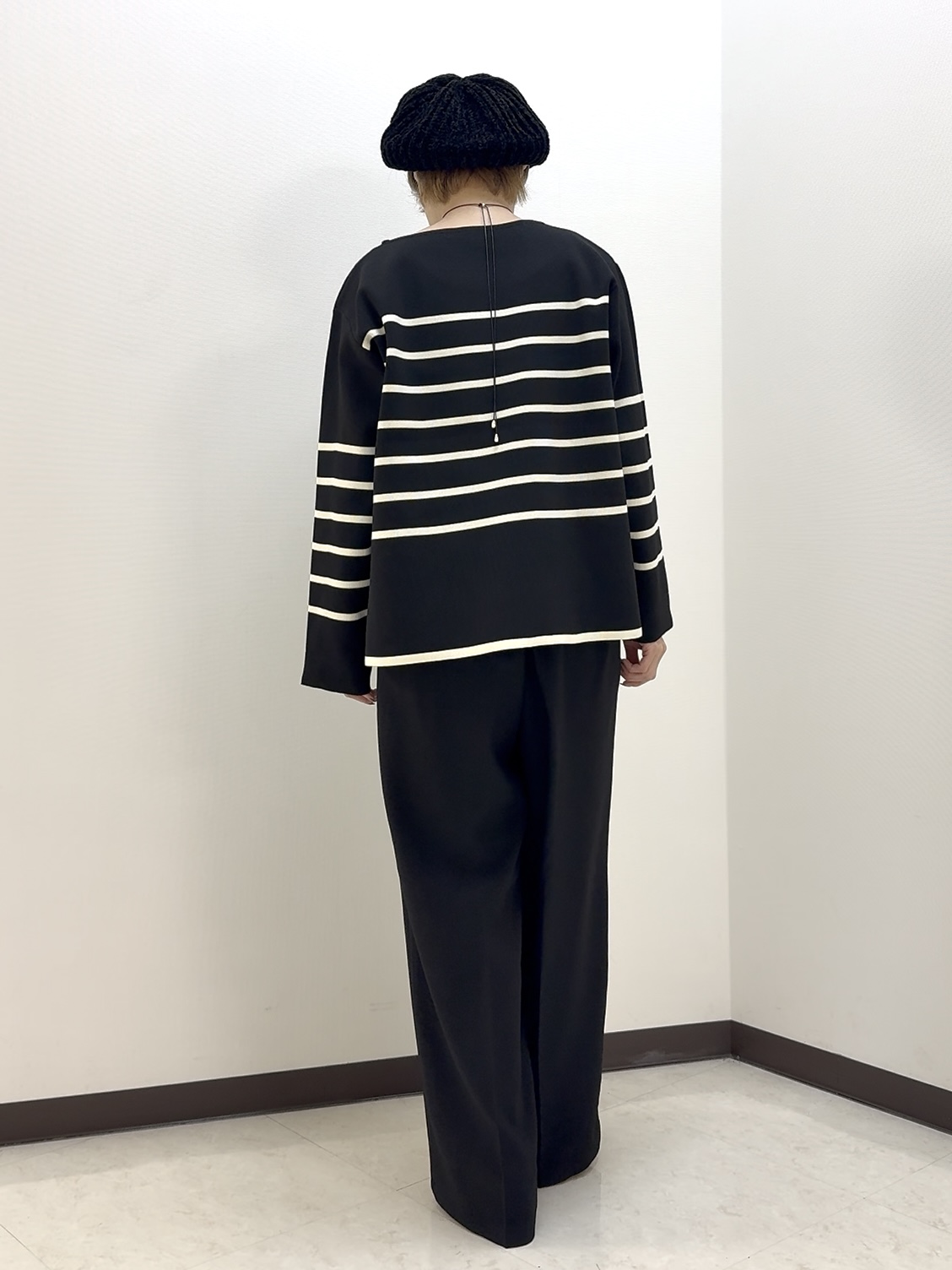 ちばみさんの「SHOO･LA･RUE｜【洗濯機可/S-LL】抜け感ある着こなしに 金ボタン付き スポンディッシュ クルーネックニット」を使ったコーディネート