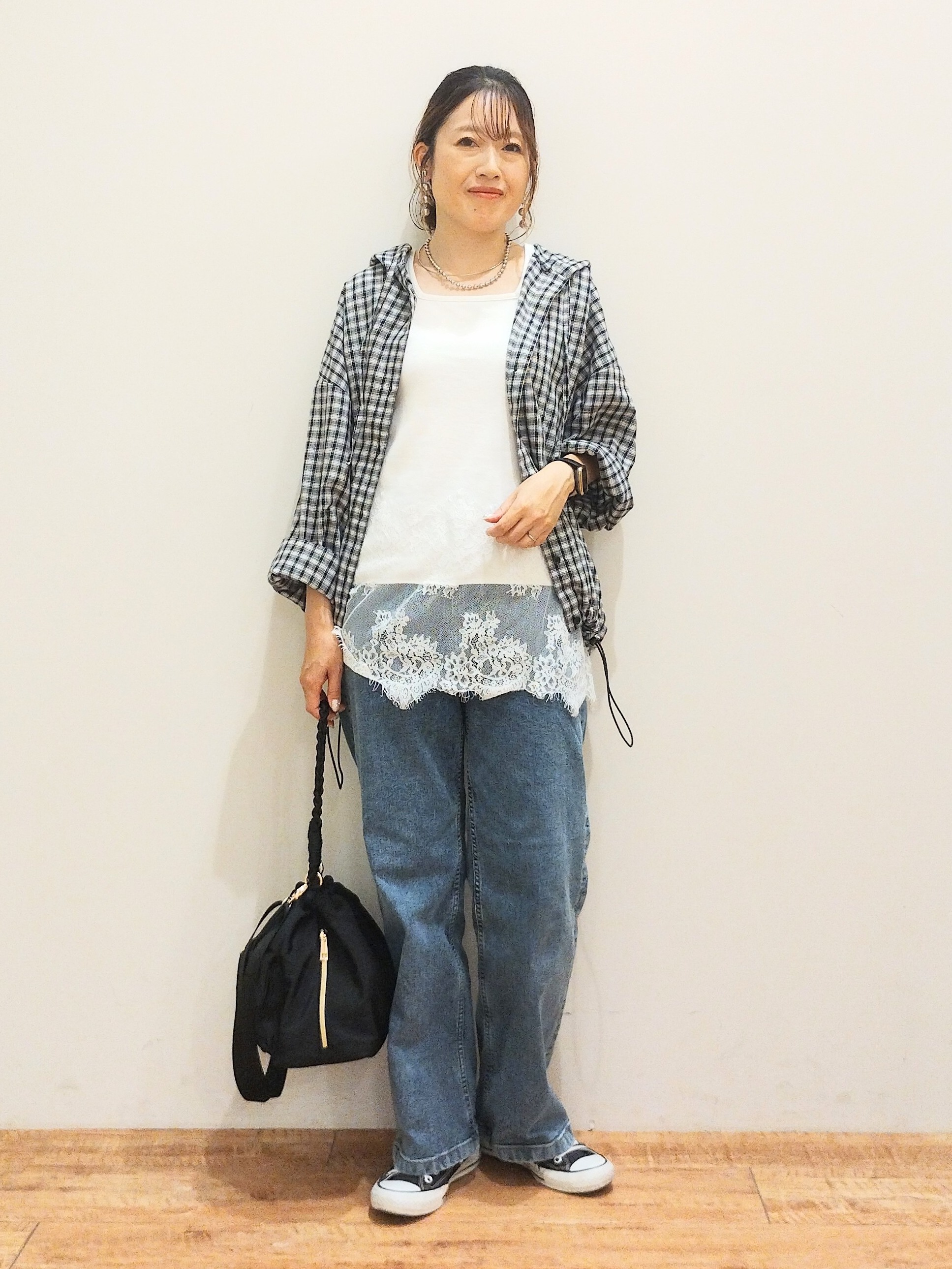 大前由記さんの「SHOO･LA･RUE｜【S-LL/洗濯機可】大人カジュアルに。裾ドロスト フードチェックシャツ」を使ったコーディネート