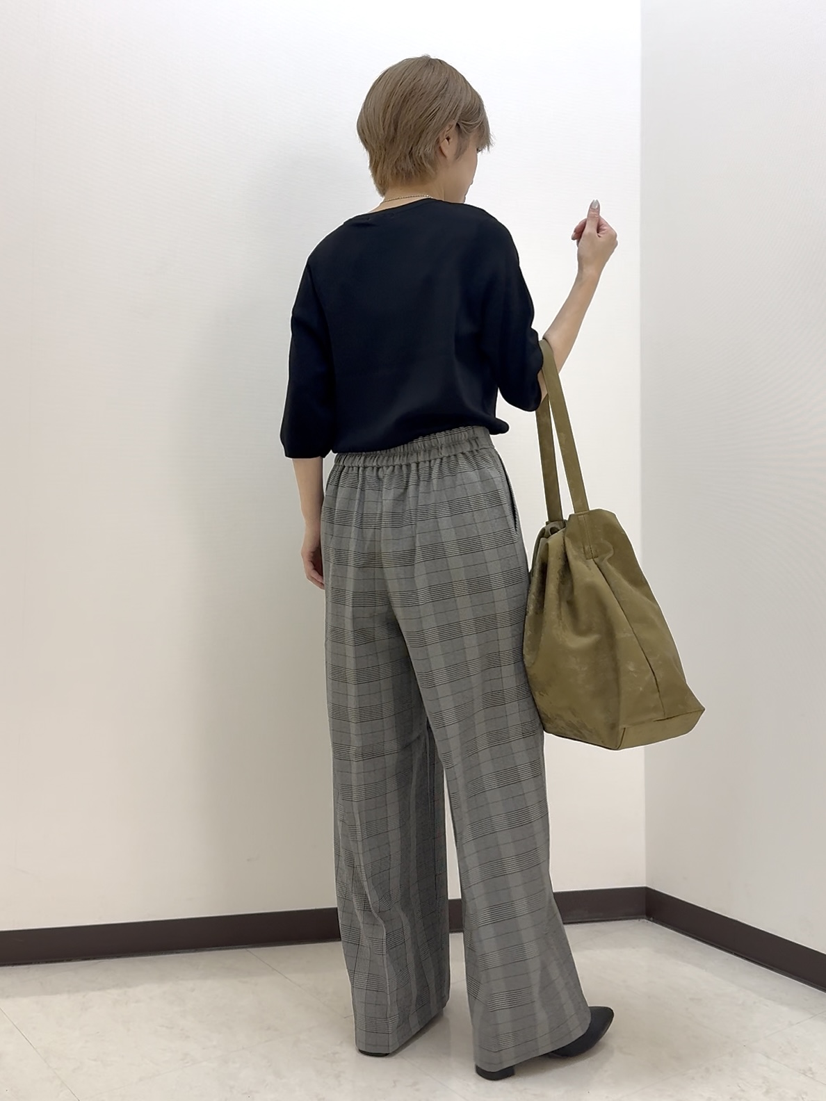 ちばみさんの「SHOO･LA･RUE｜【ガンガン洗える/UV/毛玉になりにくい】二の腕見せない 5分袖ニット」を使ったコーディネート