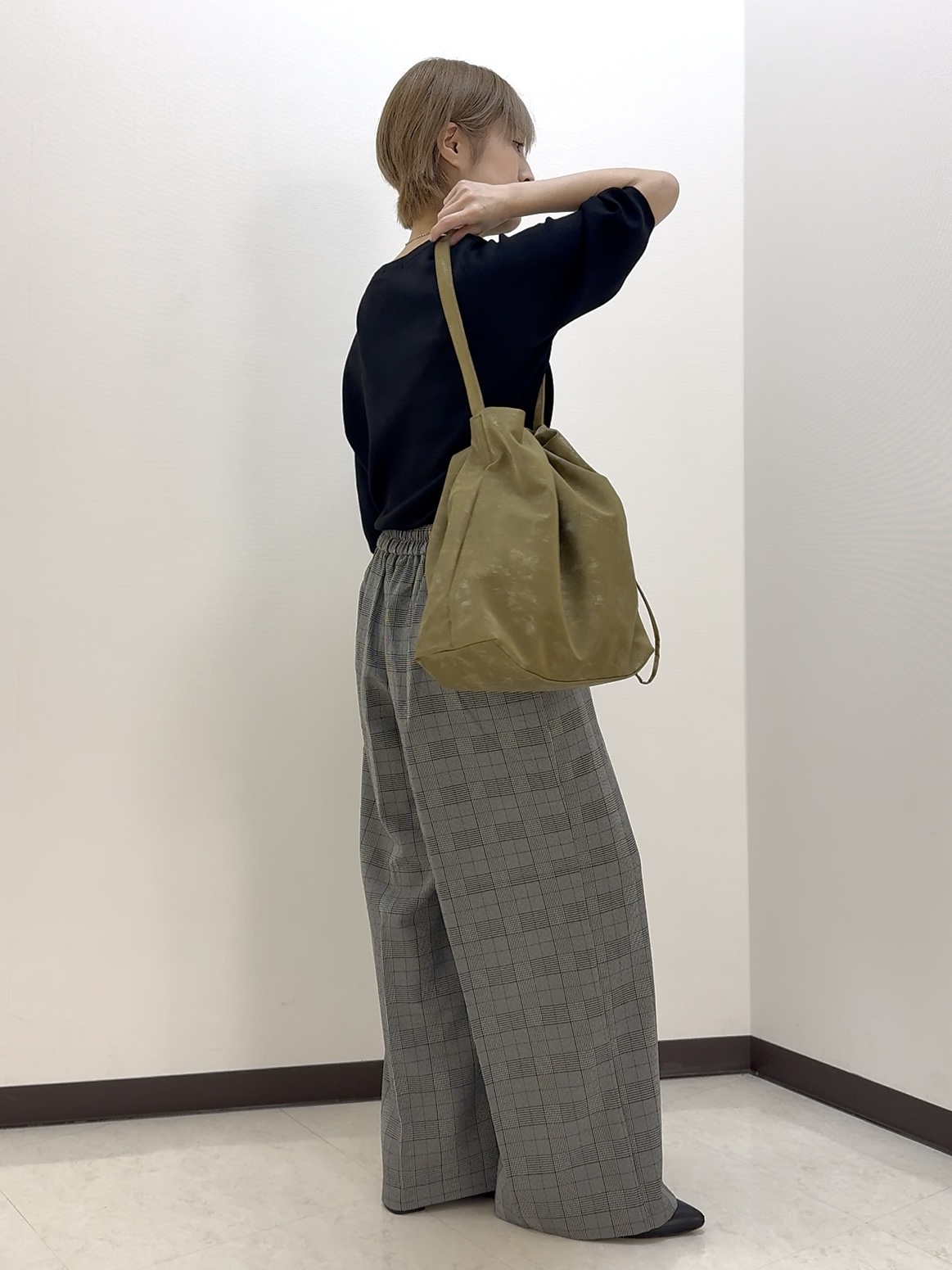 ちばみさんの「SHOO･LA･RUE｜【ガンガン洗える/UV/毛玉になりにくい】二の腕見せない 5分袖ニット」を使ったコーディネート