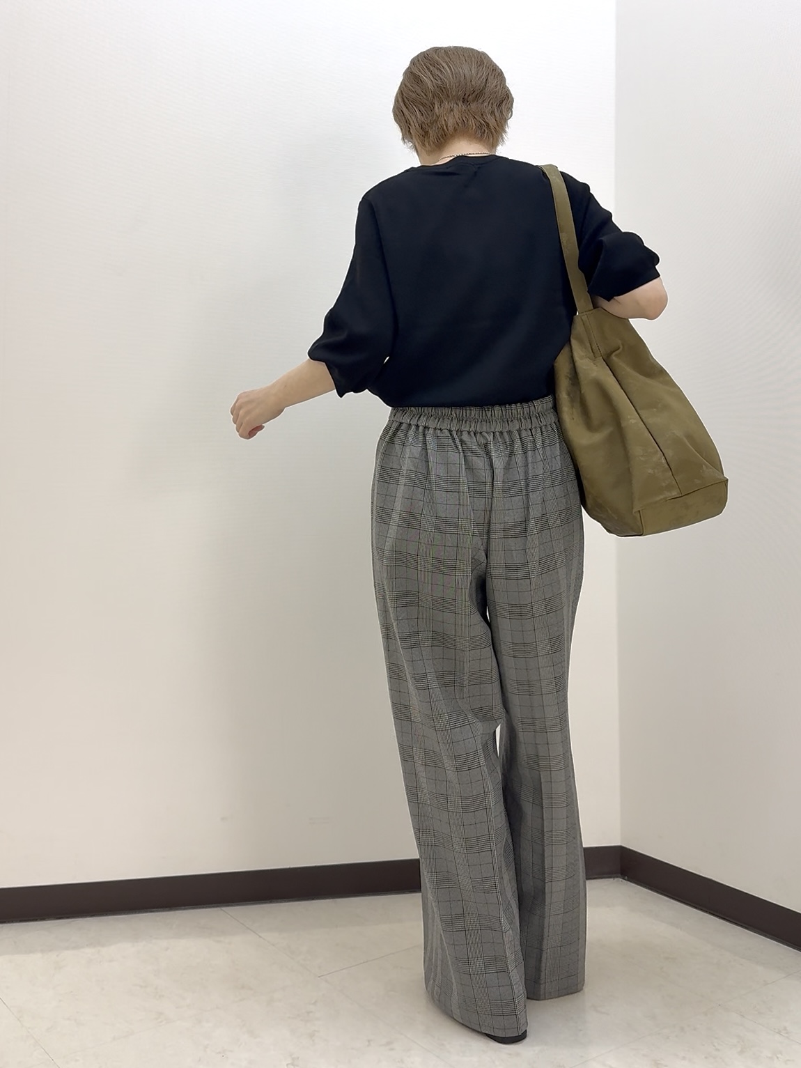 ちばみさんの「SHOO･LA･RUE｜【ガンガン洗える/UV/毛玉になりにくい】二の腕見せない 5分袖ニット」を使ったコーディネート