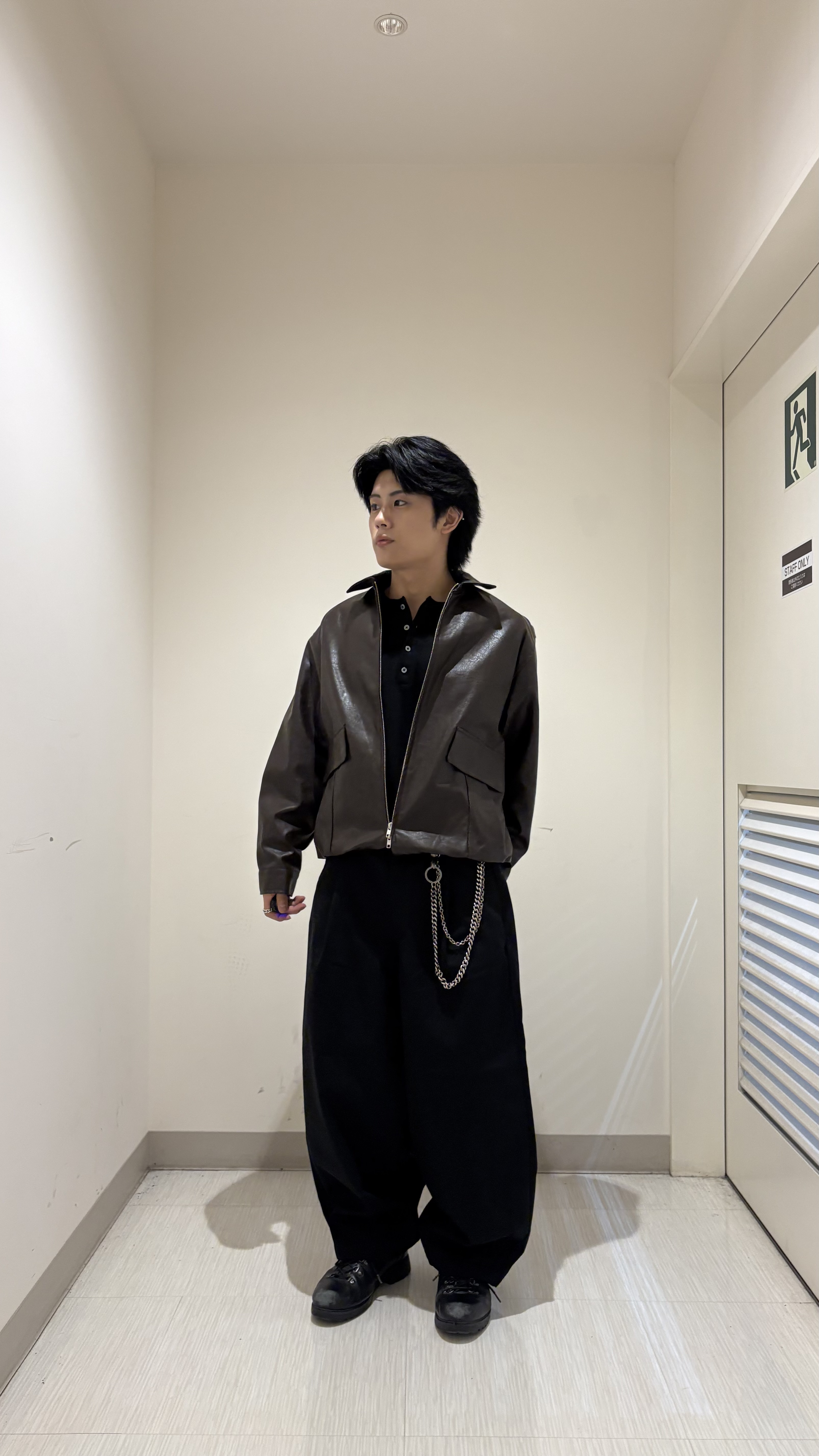 辻一樹さんの「tk.TAKEO KIKUCHI｜レザー調フライトジャケット」を使ったコーディネート