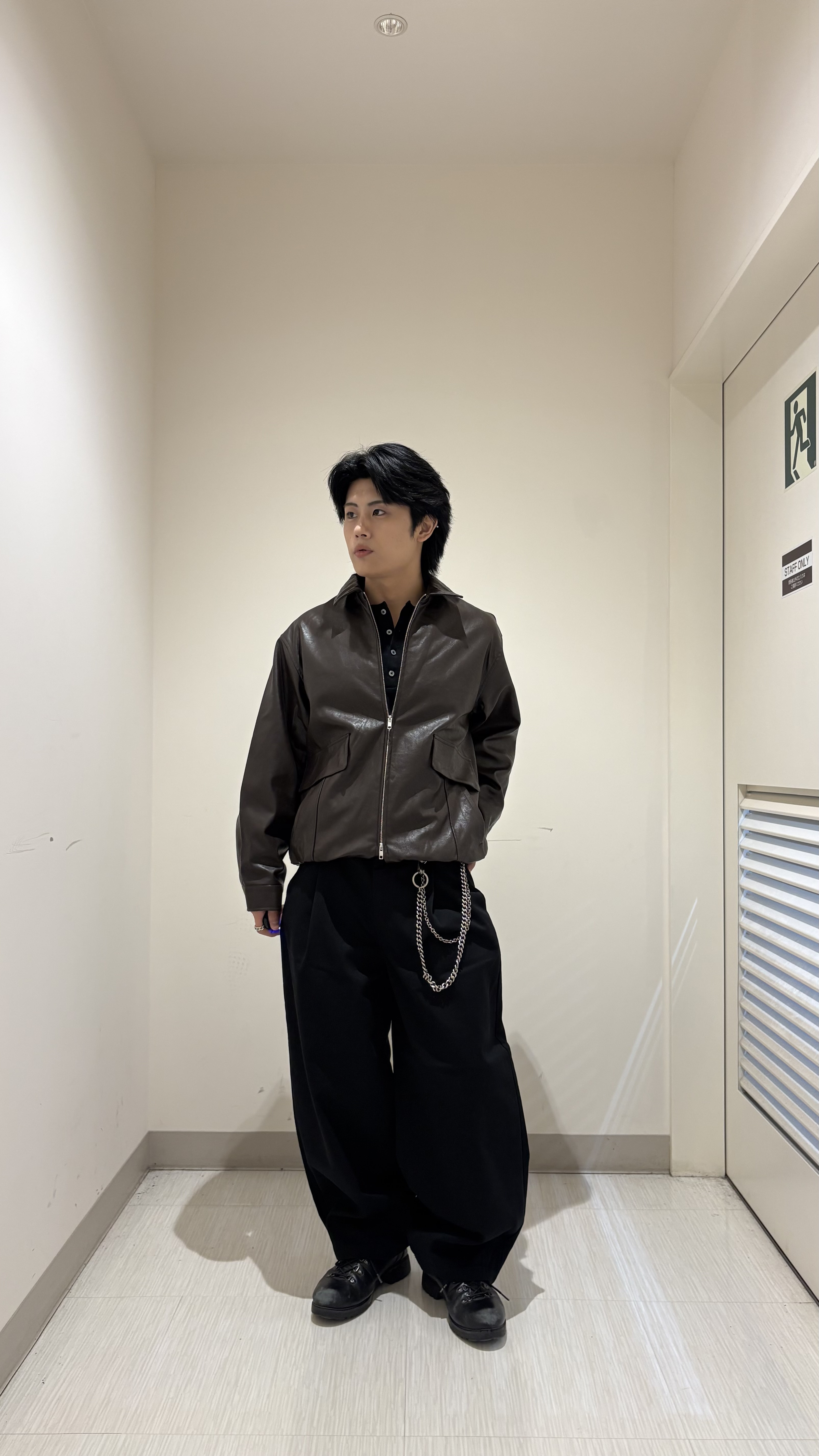 辻一樹さんの「tk.TAKEO KIKUCHI｜レザー調フライトジャケット」を使ったコーディネート