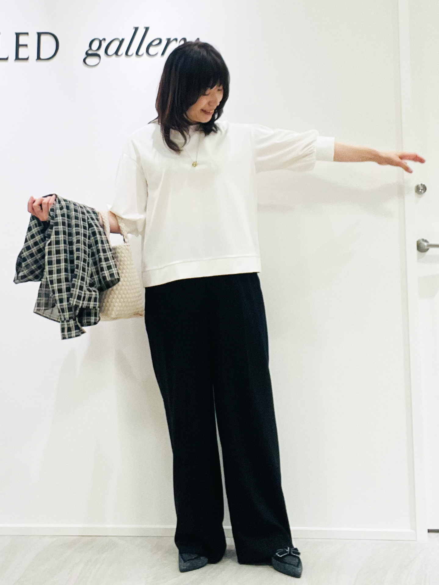 めいさんの「UNTITLED｜【楽にきれい見え/体型カバー】パフスリーブジャージトップス」を使ったコーディネート