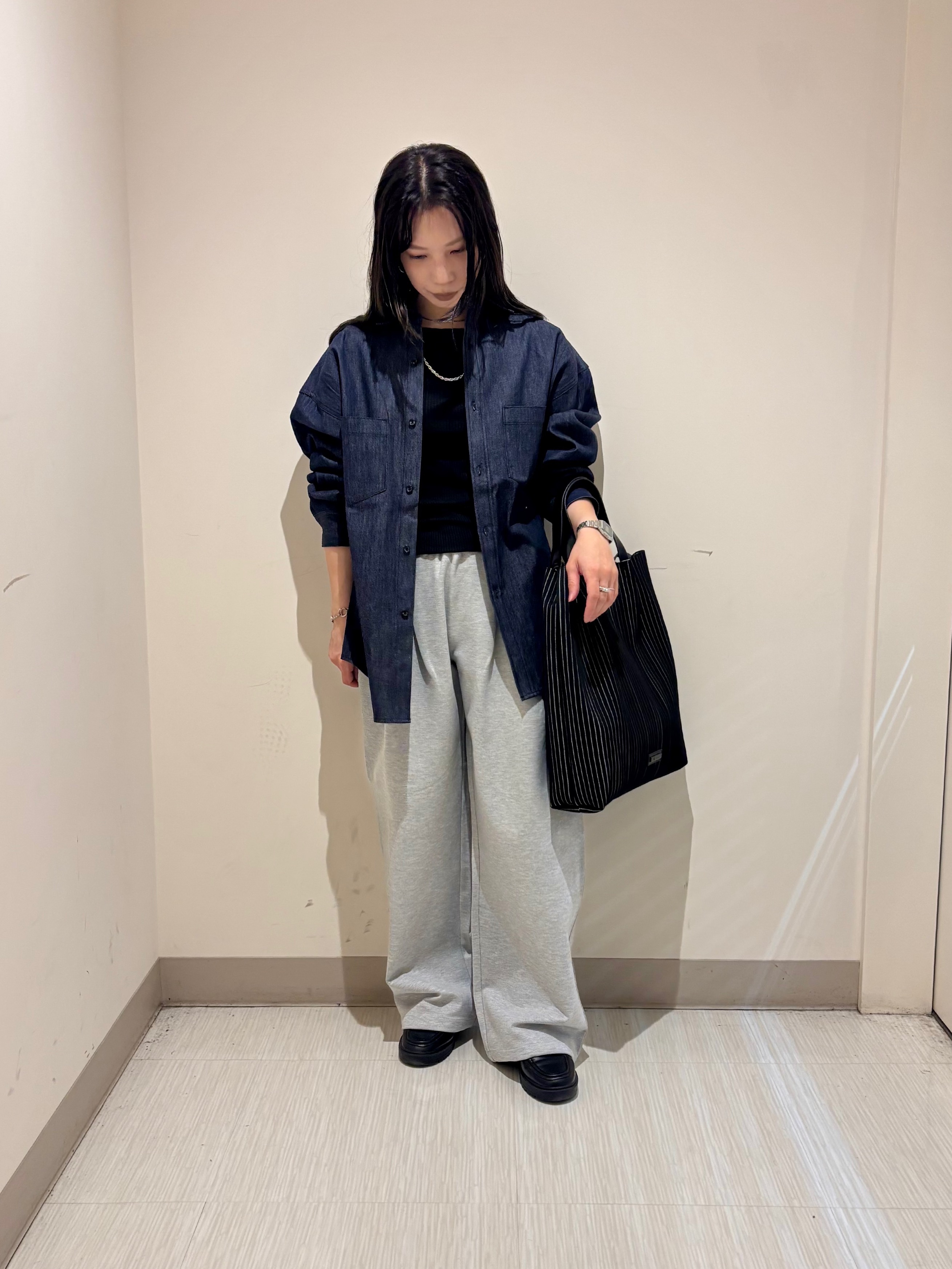 S.A.Oさんの「tk.TAKEO KIKUCHI｜【色褪せしにくいデニム】Comfy Fadeless Denim Seriesデニムシャツ」を使ったコーディネート