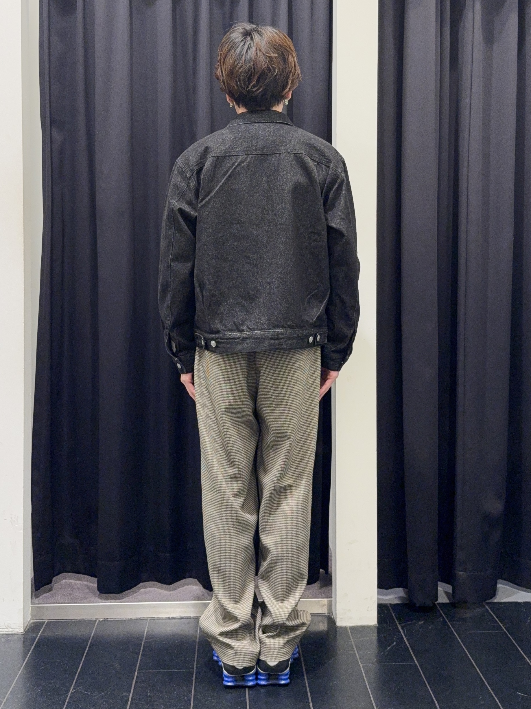 カシマさんの「THE SHOP TK｜【色落ちしにくい/セットアップ可】デニムライク ジップアップジャケット」を使ったコーディネート