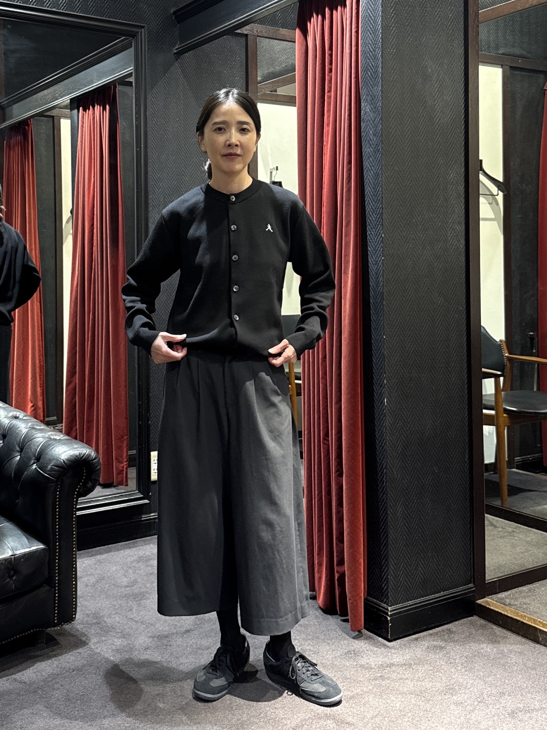 神野（jinno）さんの「TAKEO KIKUCHI｜【BOWLER HAT LABEL】日本製クルーネックカーディガン」を使ったコーディネート