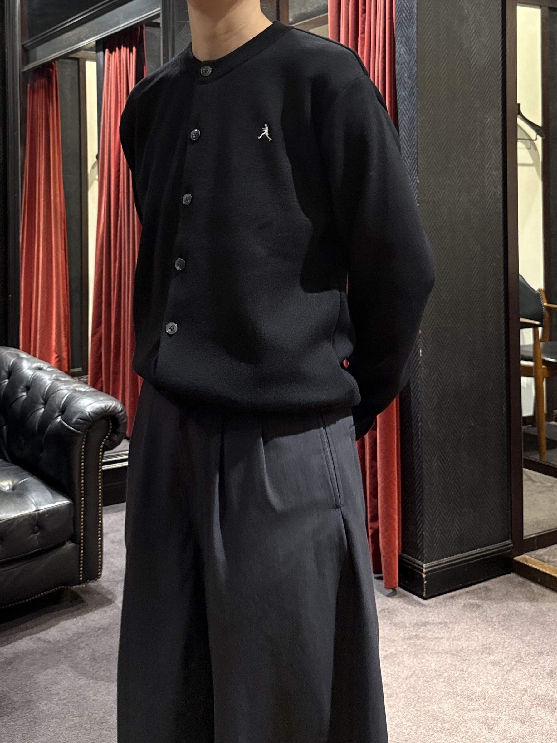 神野（jinno）さんの「TAKEO KIKUCHI｜【BOWLER HAT LABEL】日本製クルーネックカーディガン」を使ったコーディネート