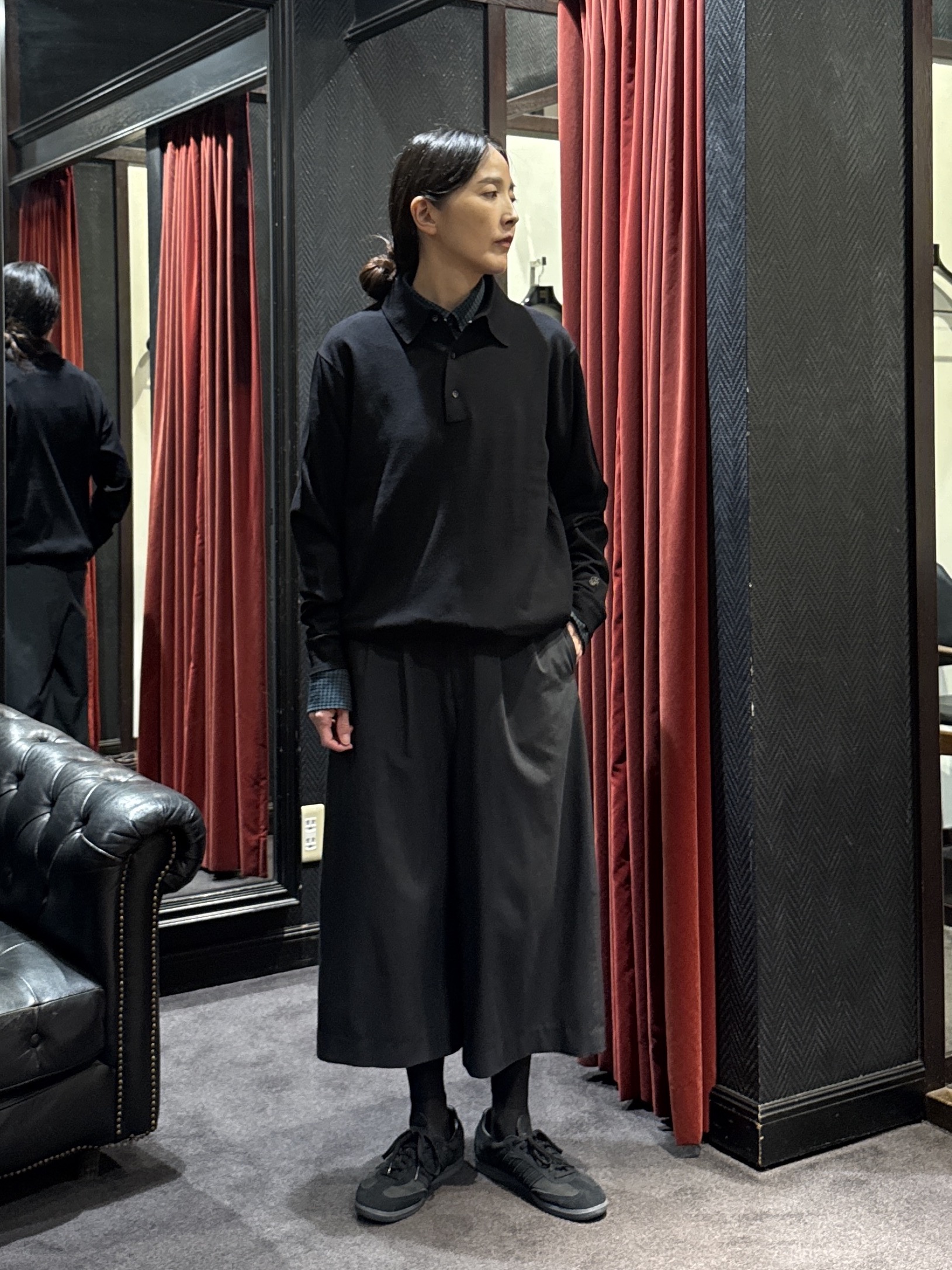 神野（jinno）さんの「TAKEO KIKUCHI｜レーヨン ニット ポロシャツ」を使ったコーディネート