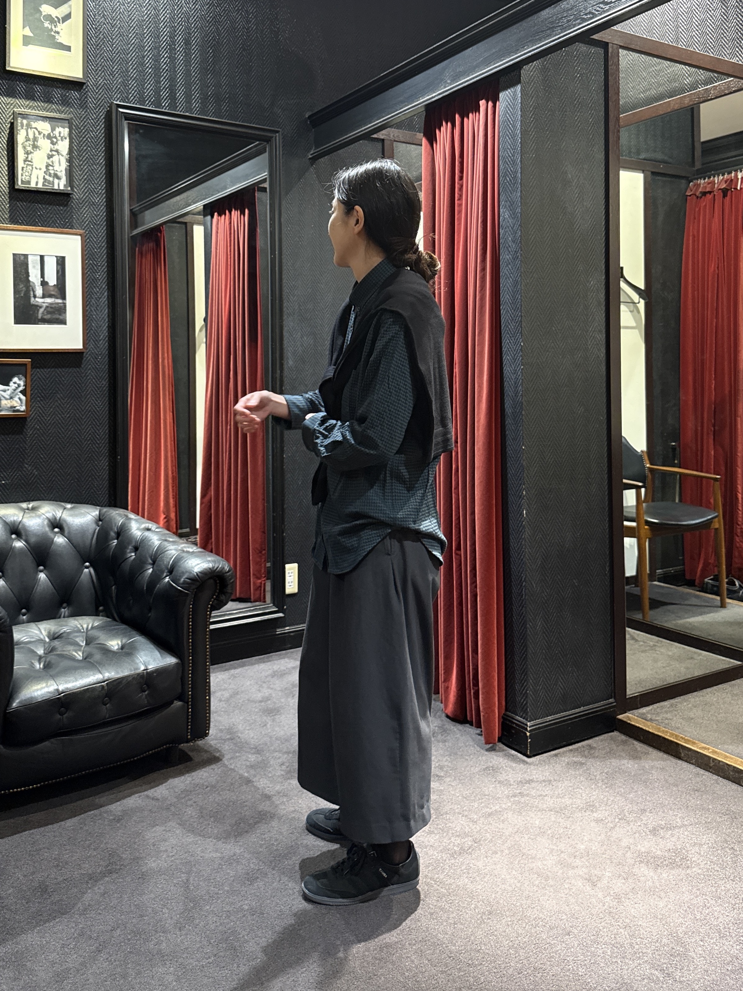 神野（jinno）さんの「TAKEO KIKUCHI｜レーヨン ニット ポロシャツ」を使ったコーディネート