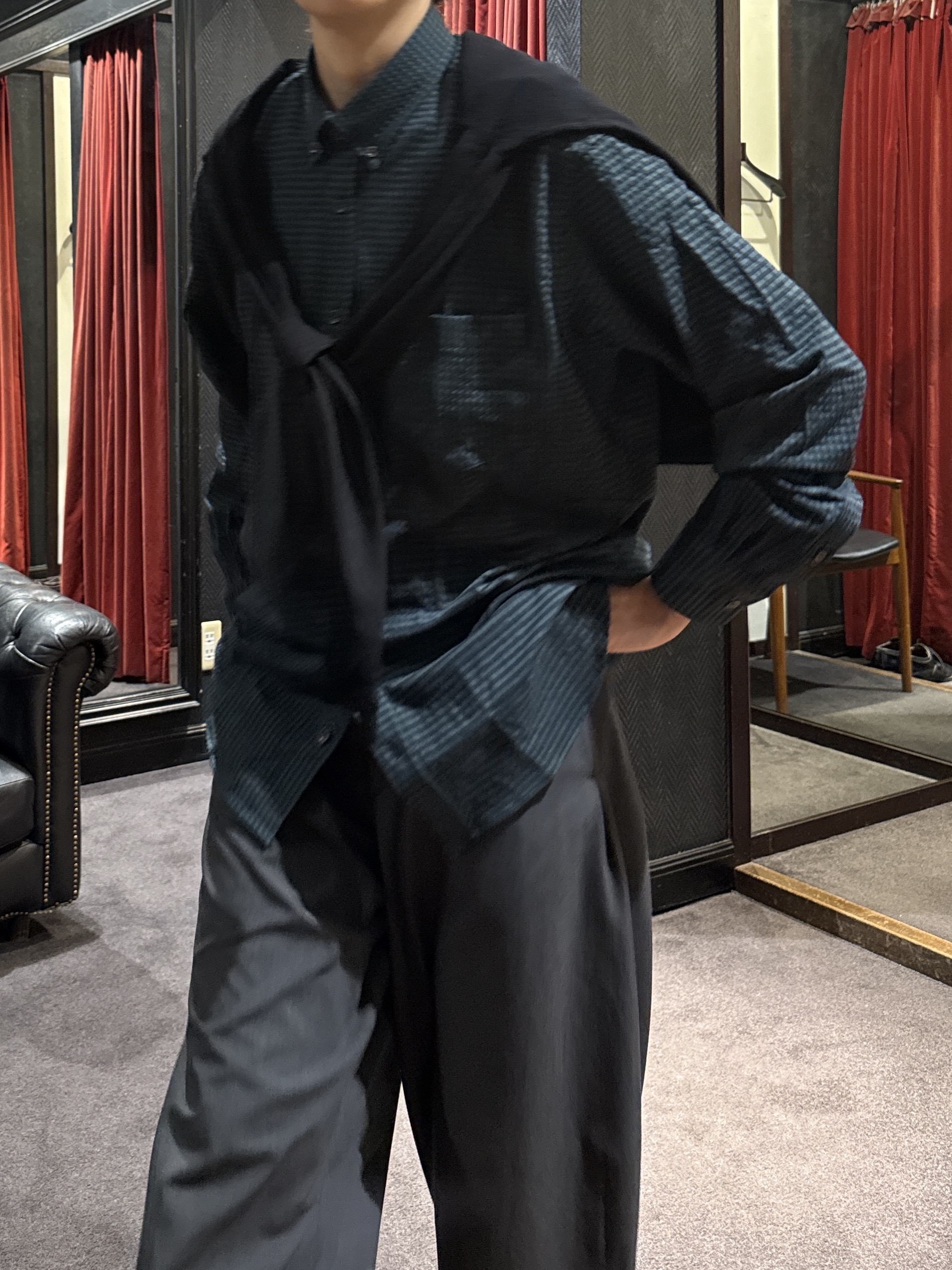 神野（jinno）さんの「TAKEO KIKUCHI｜レーヨン ニット ポロシャツ」を使ったコーディネート