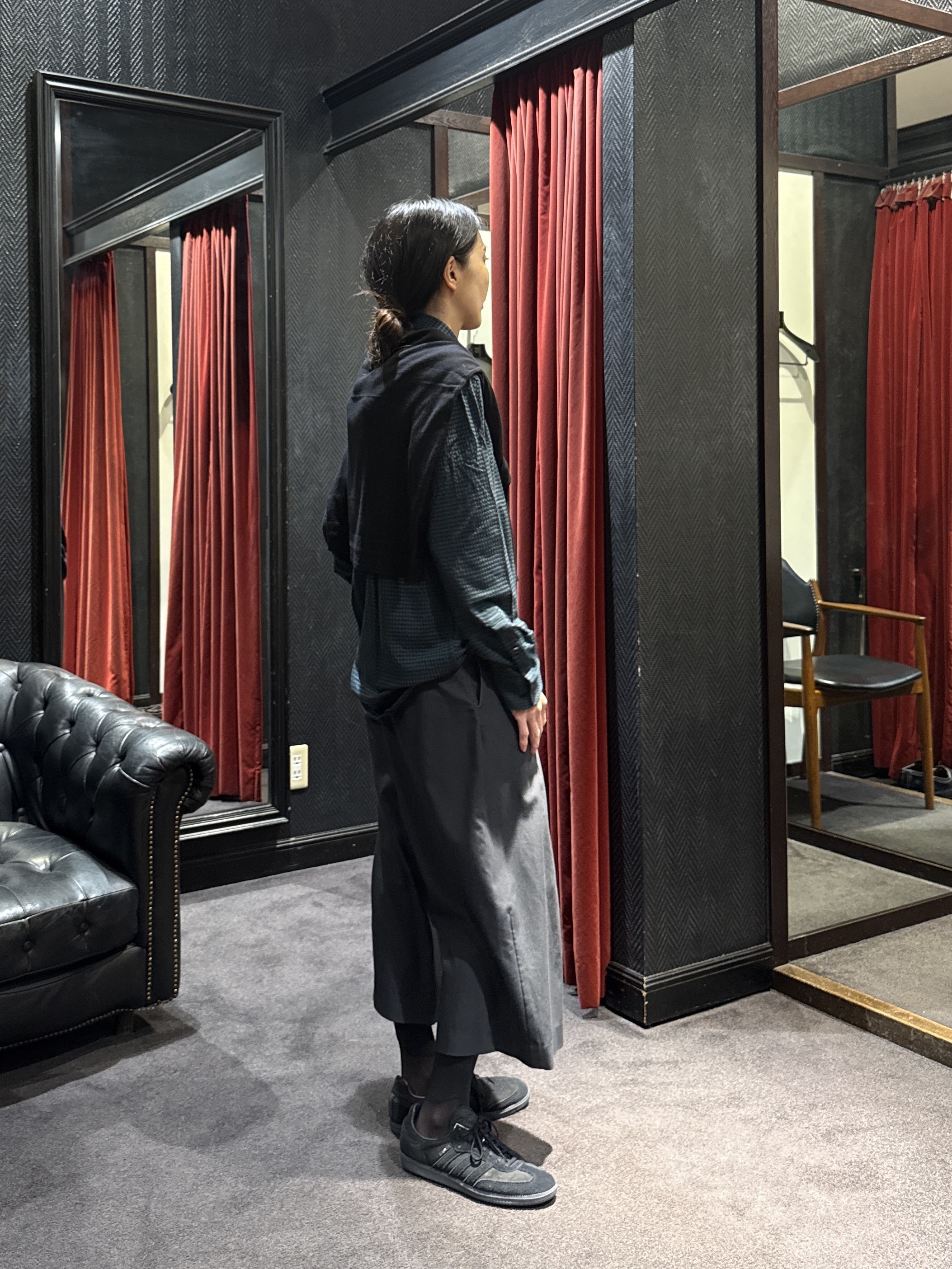 神野（jinno）さんの「TAKEO KIKUCHI｜レーヨン ニット ポロシャツ」を使ったコーディネート