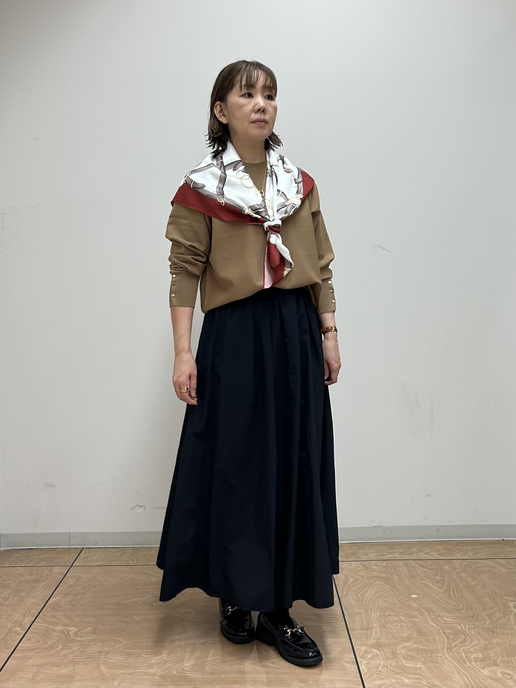 mariさんの「INDIVI｜【撥水／裏地なし軽量】ギャザーボリュームスカート」を使ったコーディネート