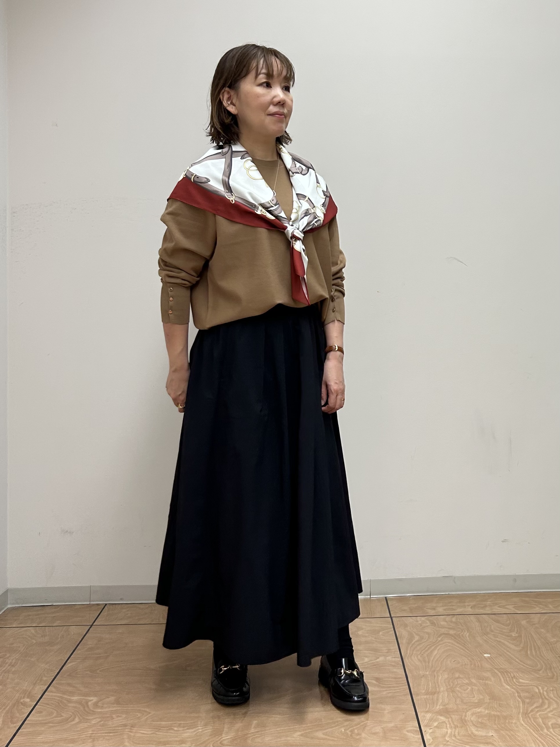 mariさんの「INDIVI｜【撥水／裏地なし軽量】ギャザーボリュームスカート」を使ったコーディネート
