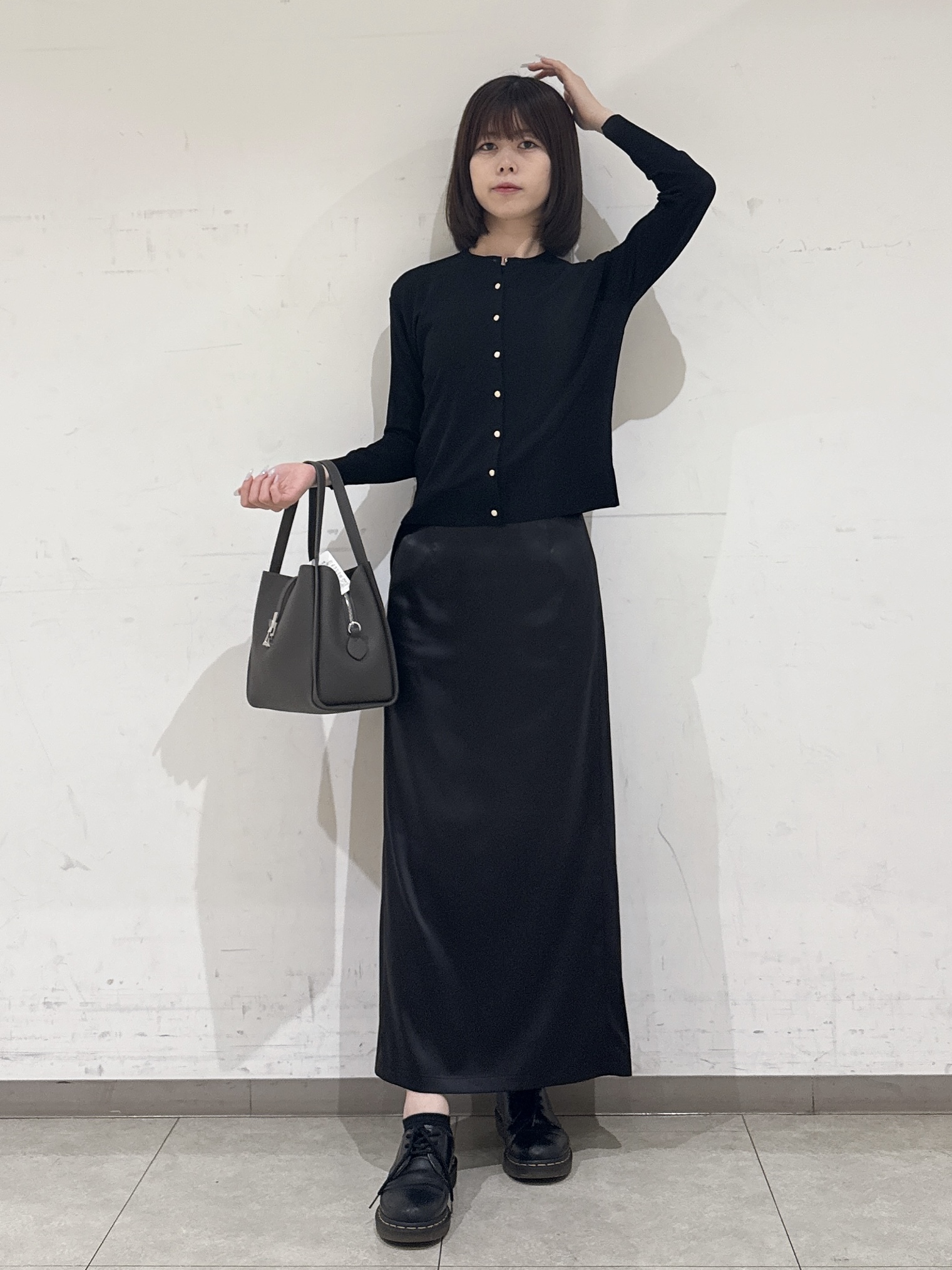 rinaさんの「INDIVI｜【2点セット】5分袖ニット＆カーディガン きれいめアンサンブルニット」を使ったコーディネート
