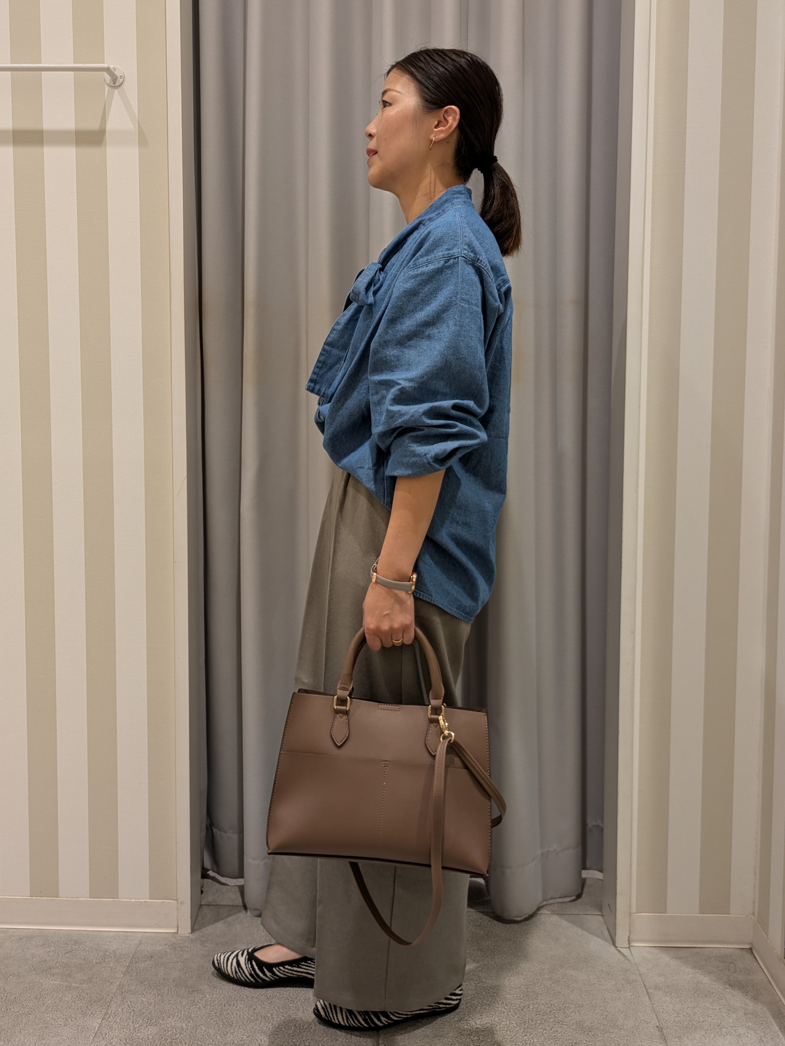 𝐂𝐡𝐢𝐢 &hearts;(ちー)さんの「SHOO･LA･RUE｜【洗濯機可】デニムボウタイリボンシャツ」を使ったコーディネート