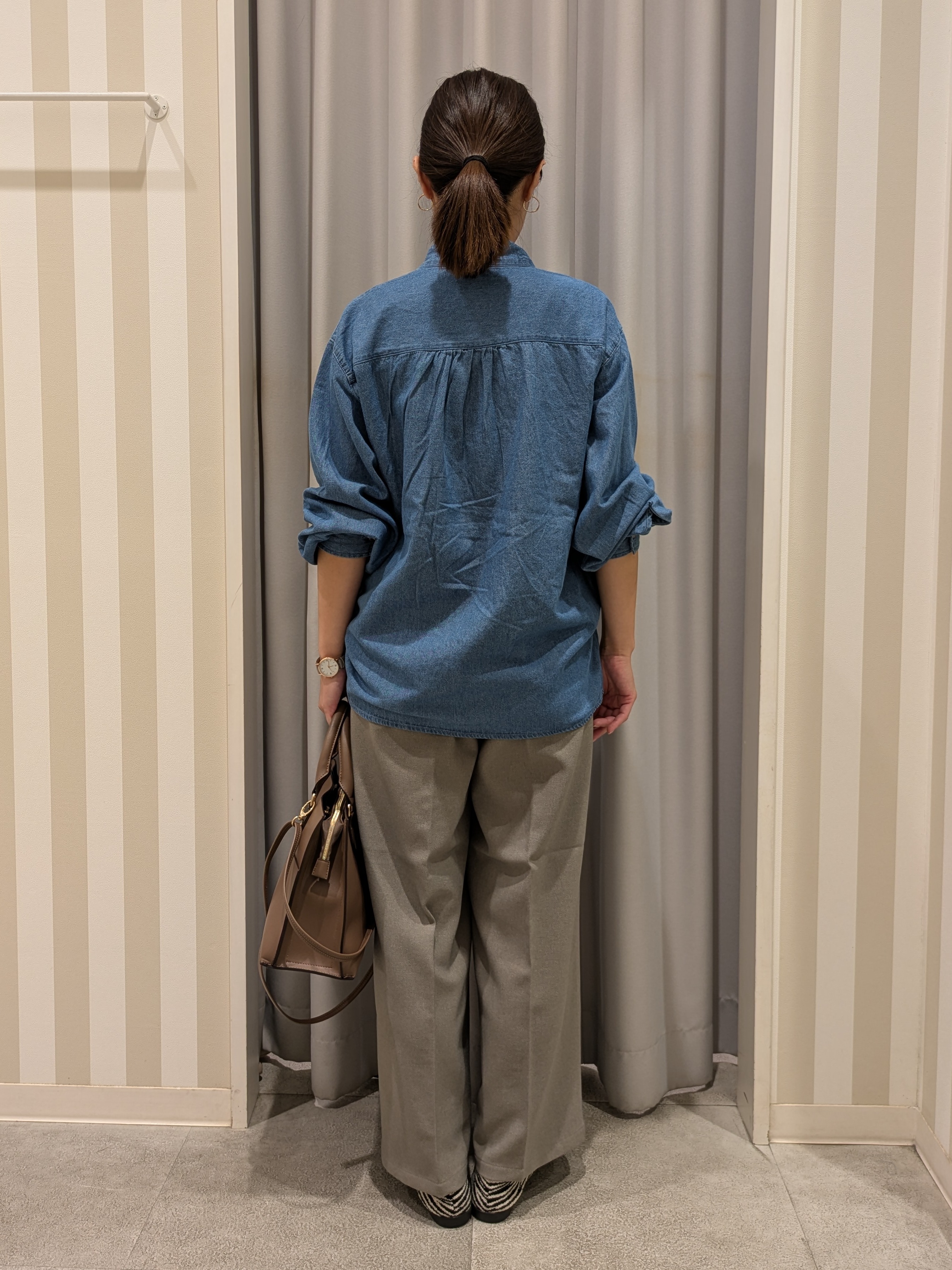 𝐂𝐡𝐢𝐢 &hearts;(ちー)さんの「SHOO･LA･RUE｜【洗濯機可】デニムボウタイリボンシャツ」を使ったコーディネート